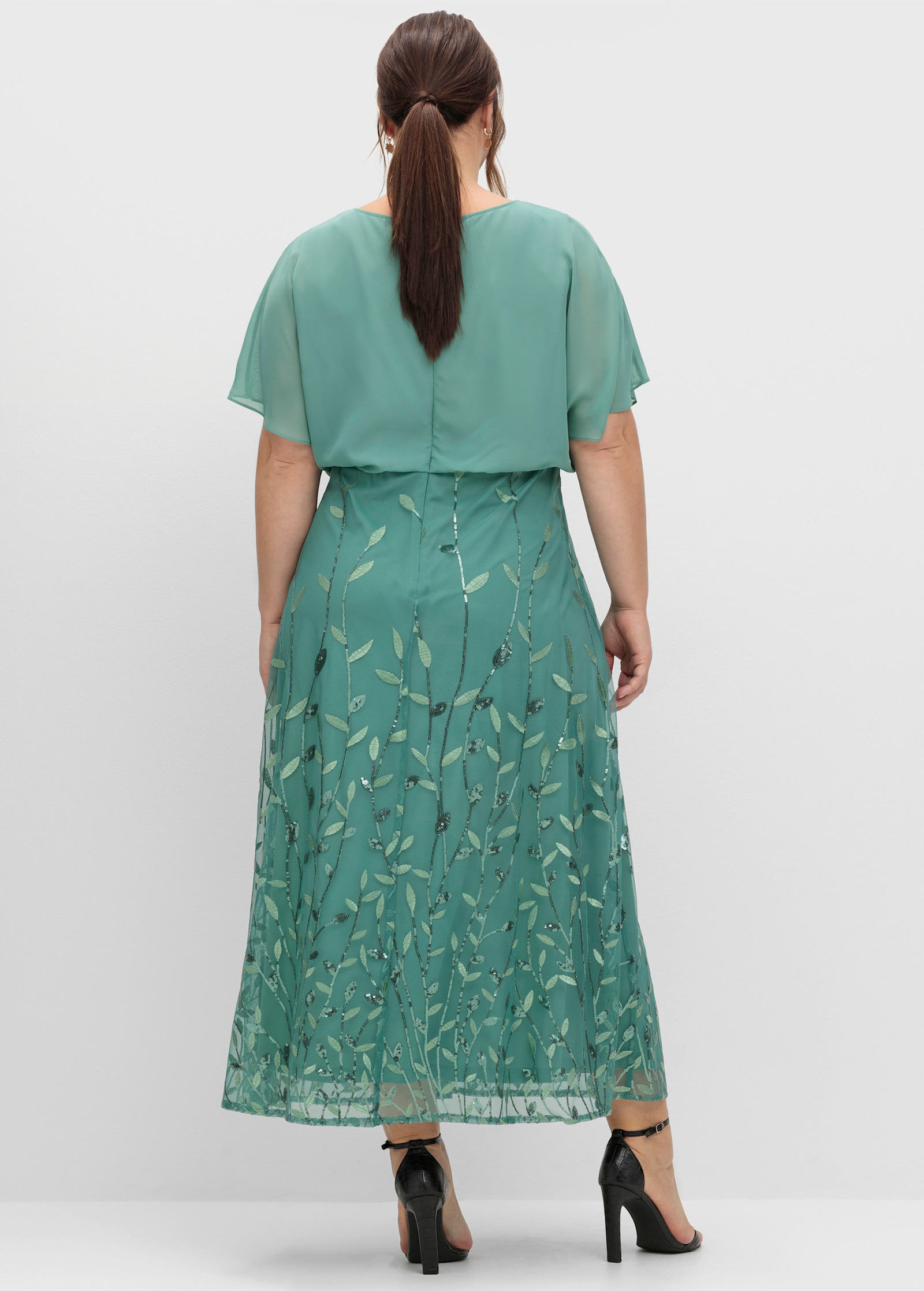 sheego Abendkleid aus Mesh, mit besticktem Rock - rauchgrün