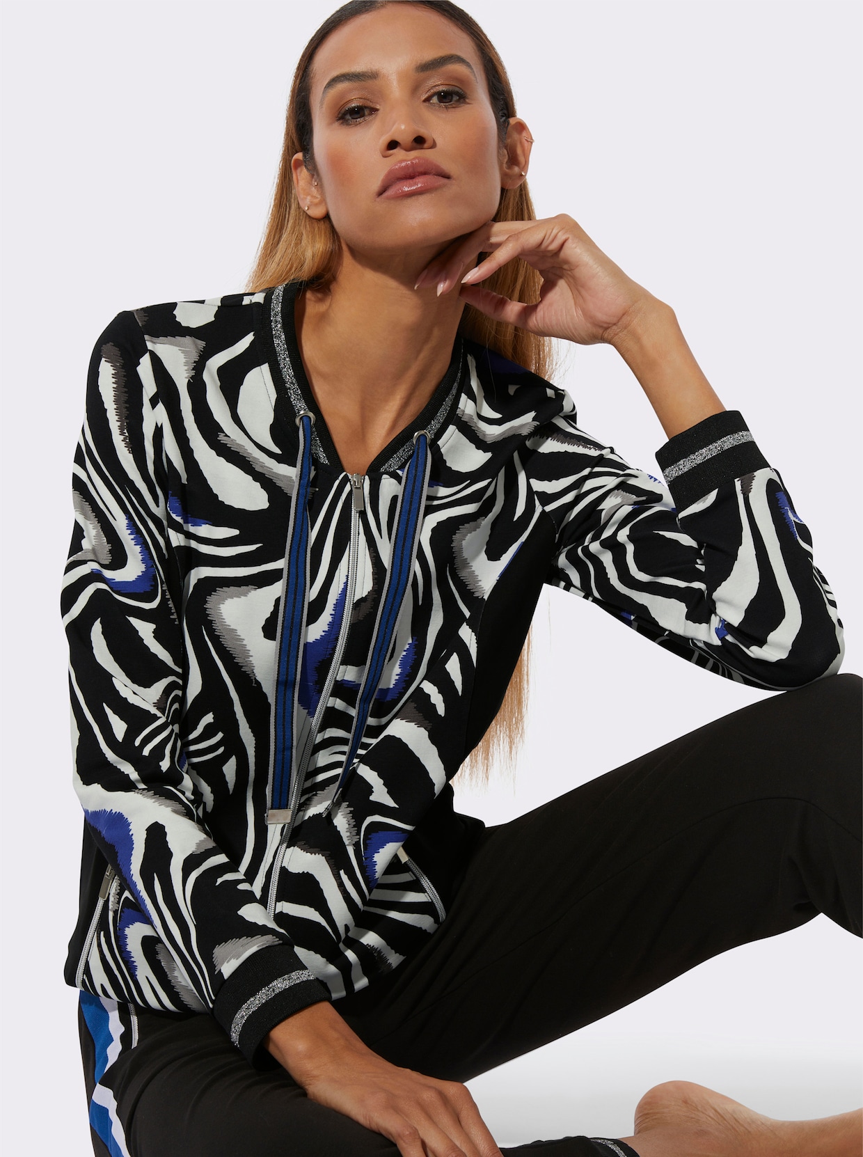 feel good Jacke - schwarz-royalblau-bedruckt