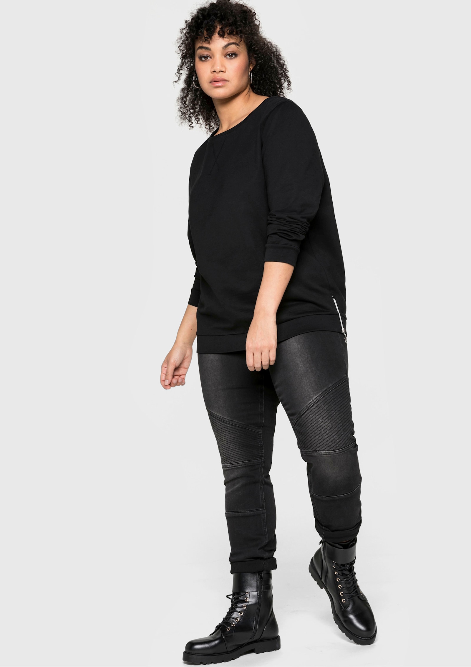 sheego Sweatshirt mit seitlichen Zippern - schwarz