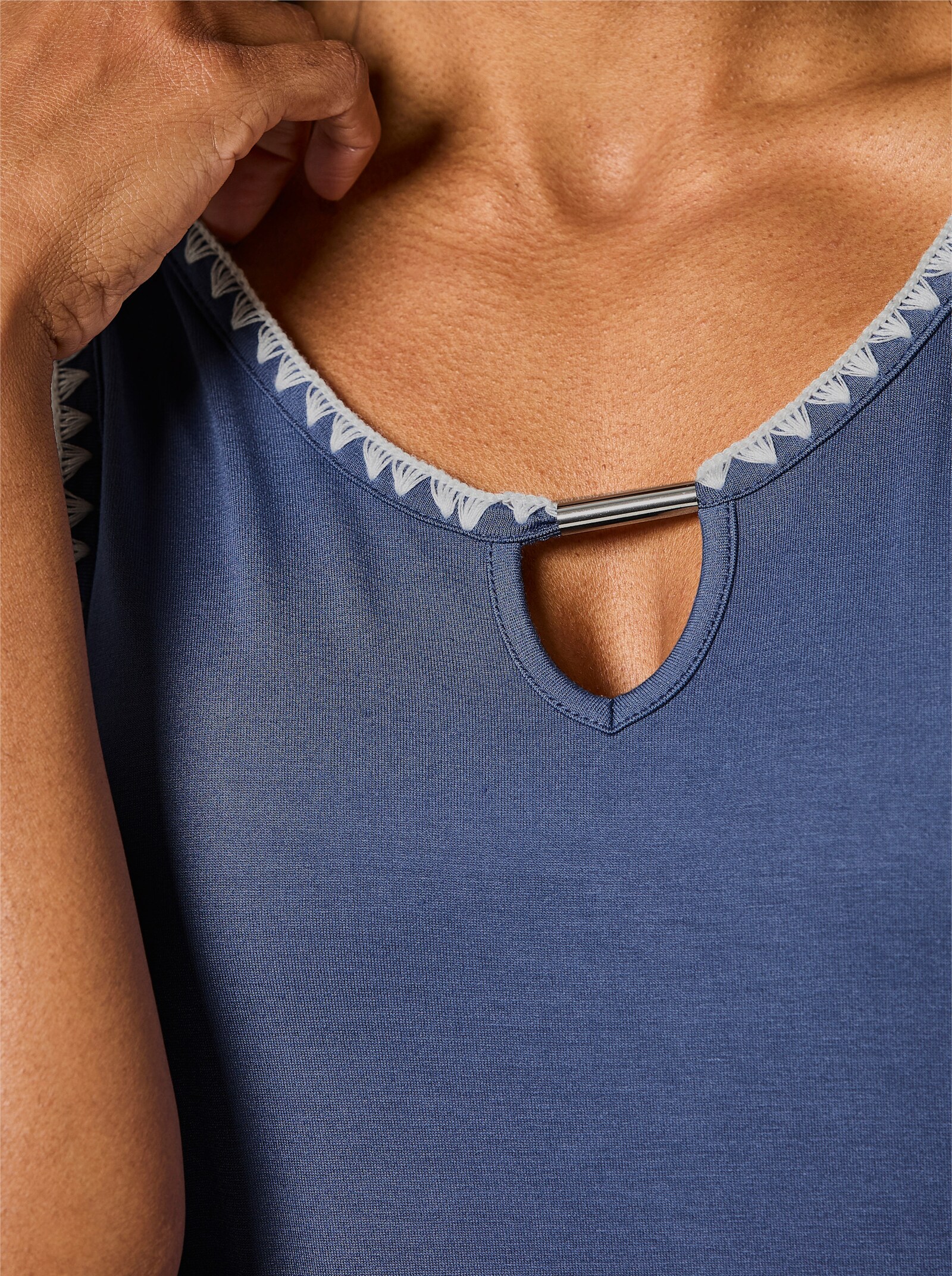 feel good Sommerkleid mit Zierteil am Ausschnitt - jeansblau