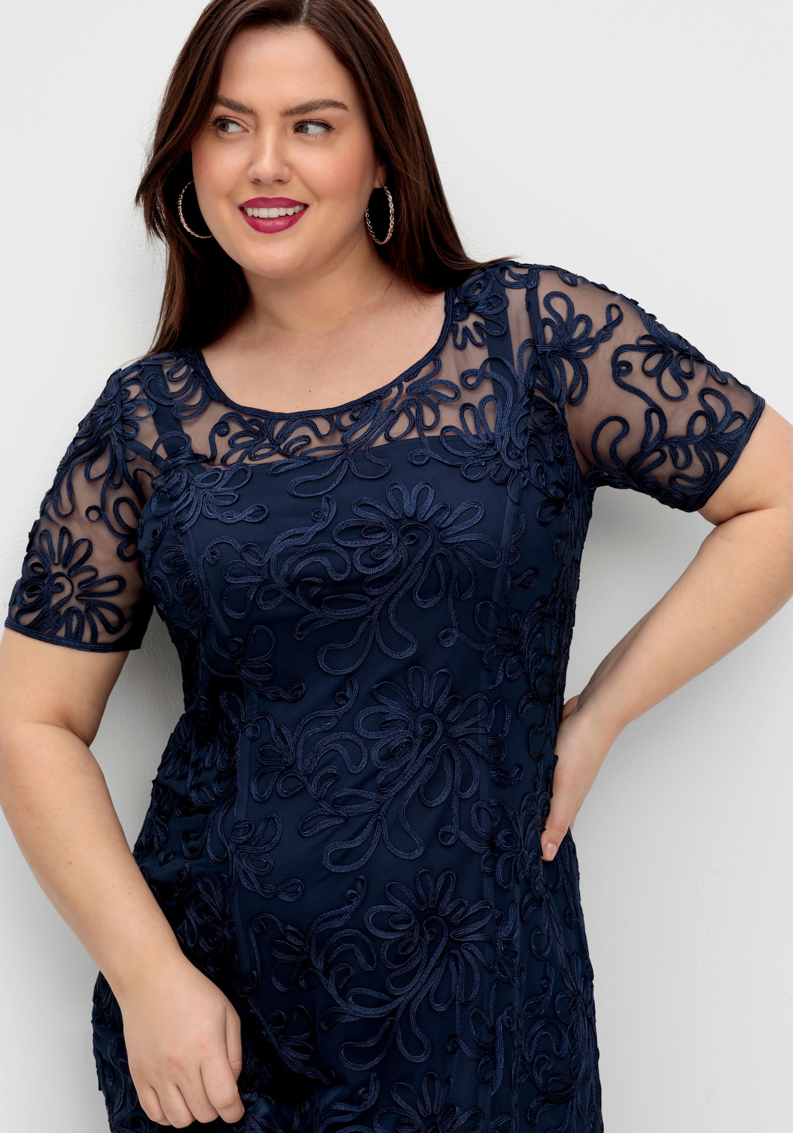 sheego Abendkleid mit Zierborten - marine