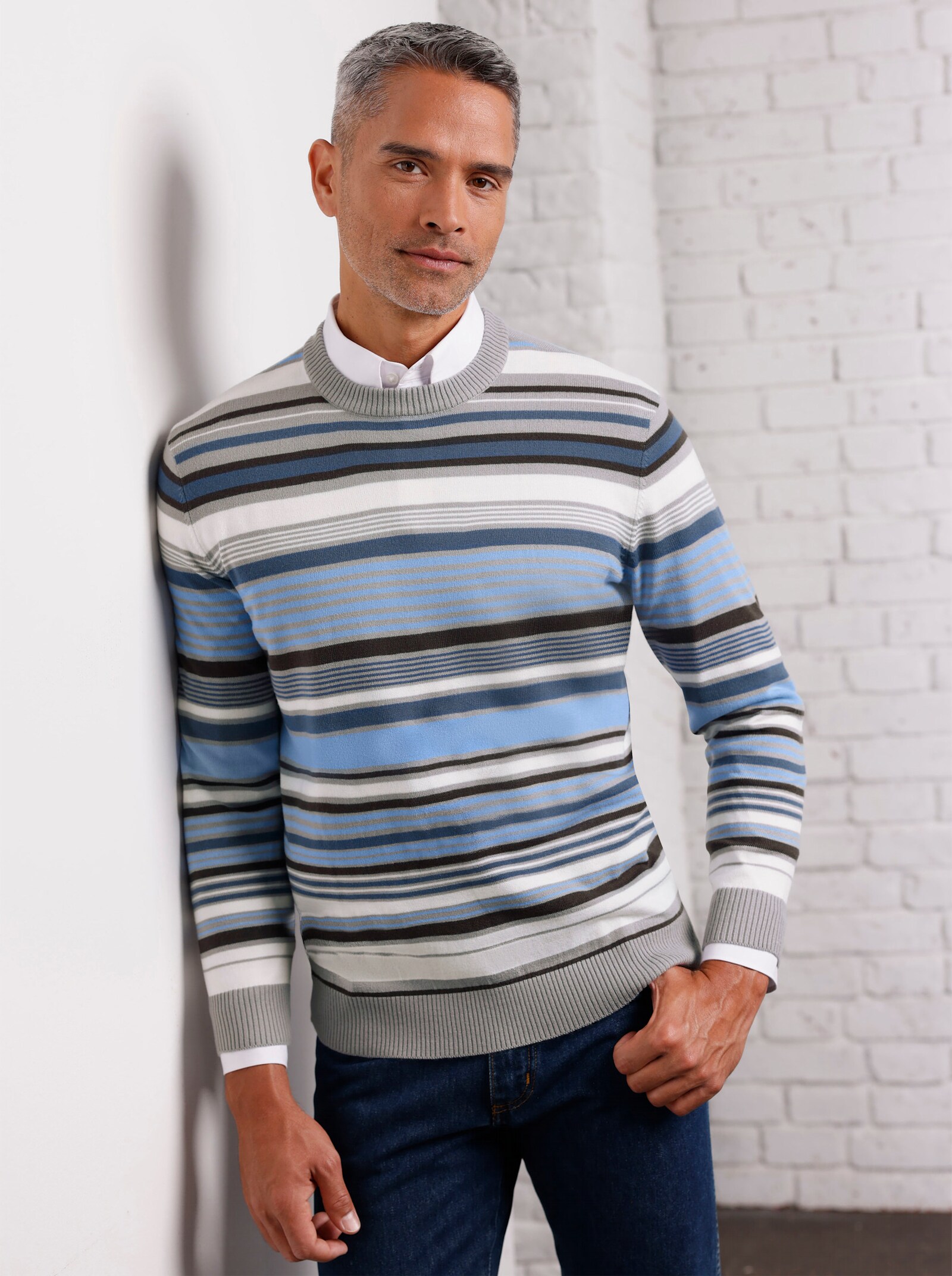 Rundhalspullover mit Ringel-Strickmuster - steingrau-gemustert