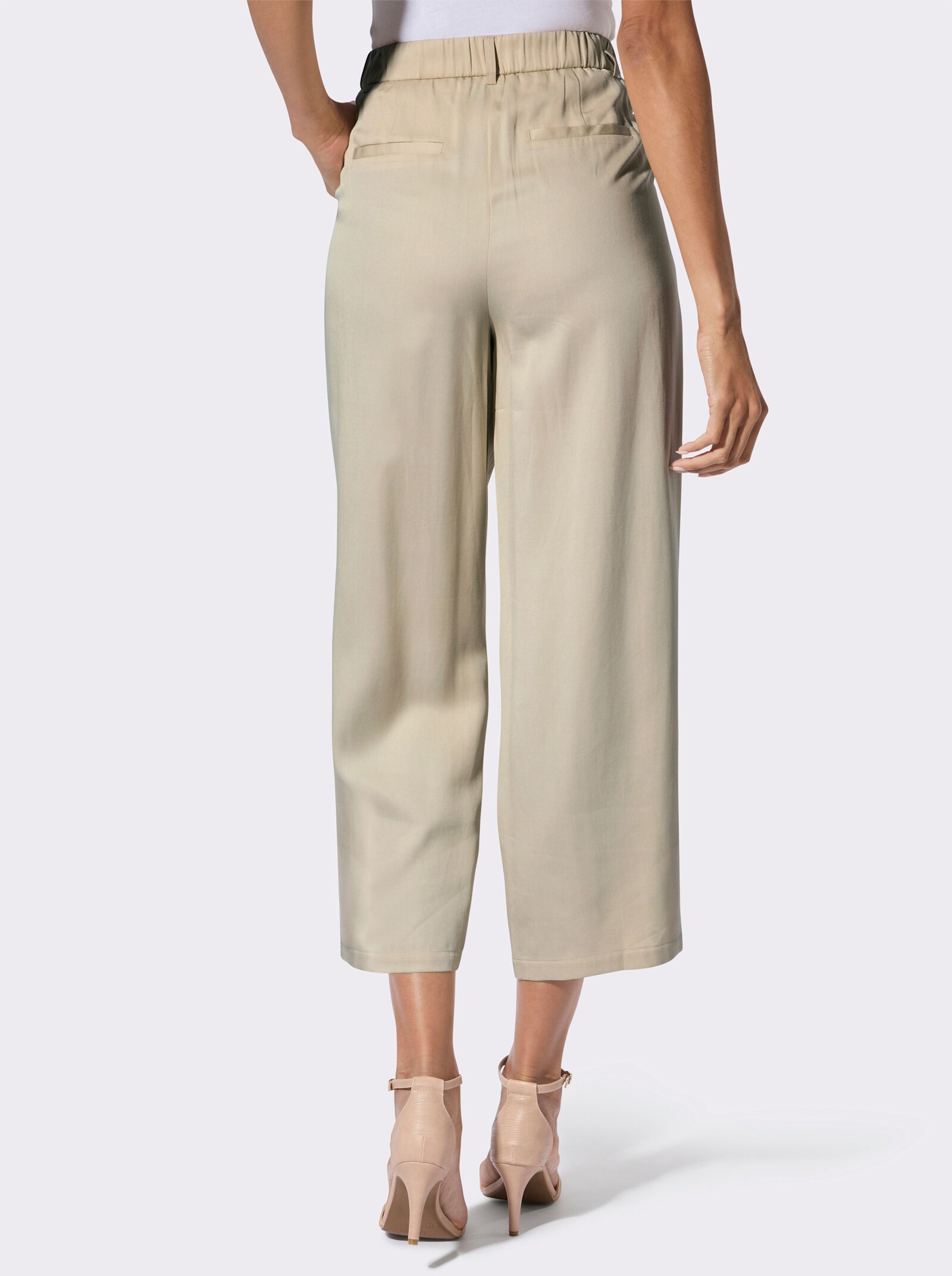 Bundfaltenhose mit modisch weiten Beinen - sand