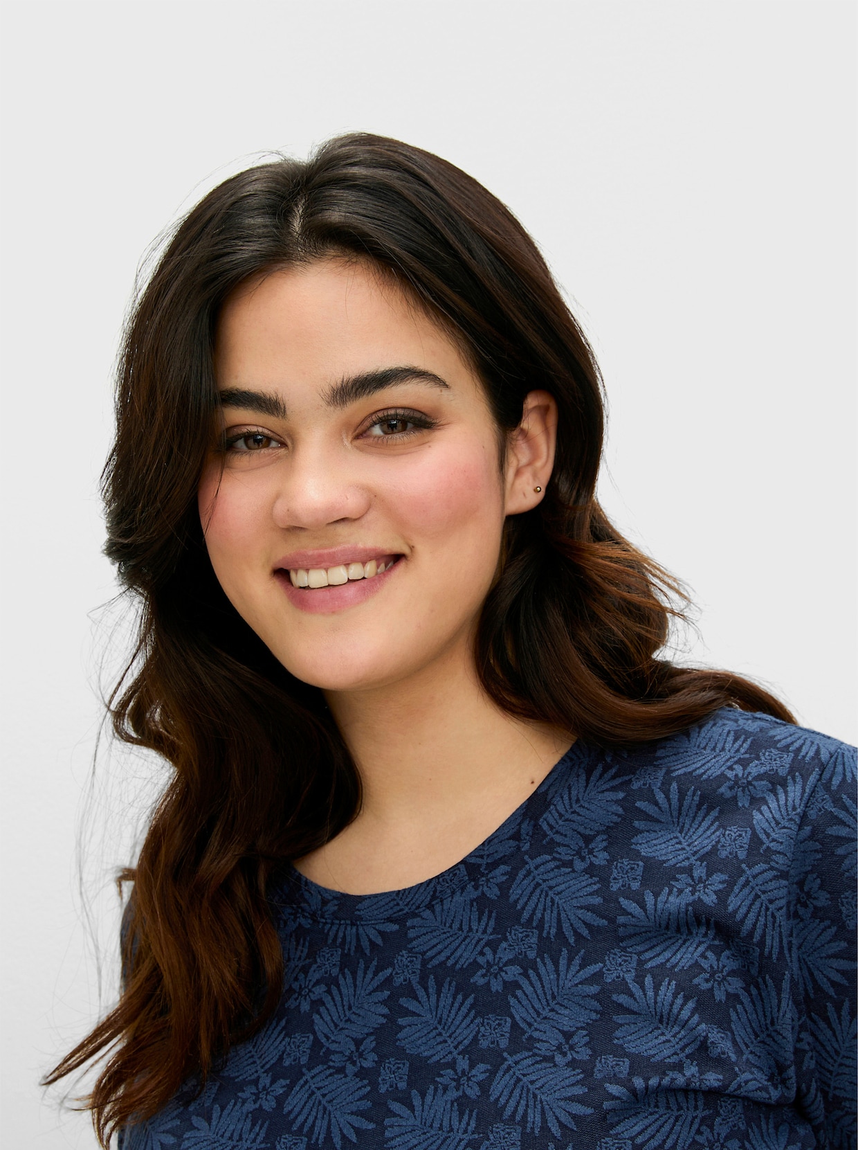 sheego Rundhalsshirt mit tonigem Jacquardmuster - tiefblau