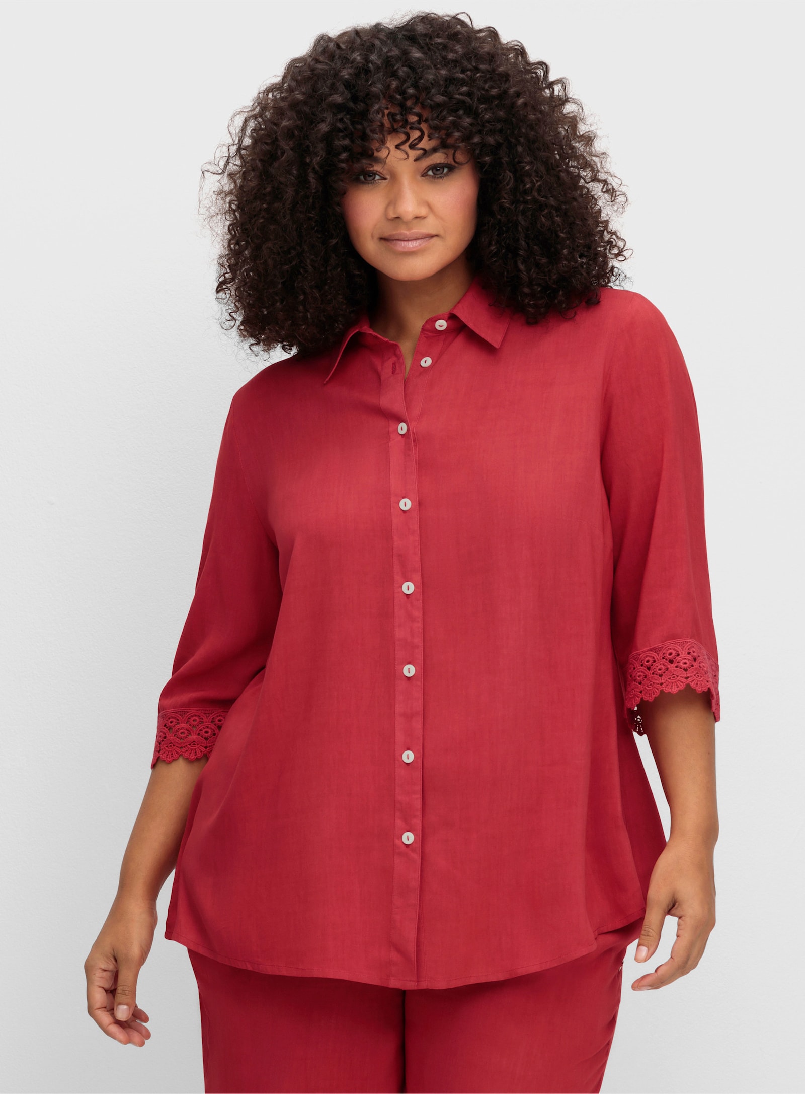 sheego Overhemdblouse met kant op de mouwen - aardbei