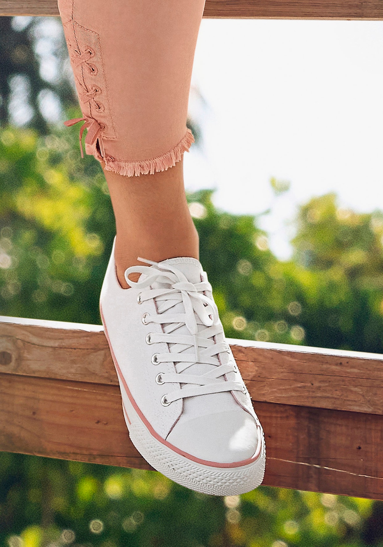 LASCANA Sneaker - weiß-rosé