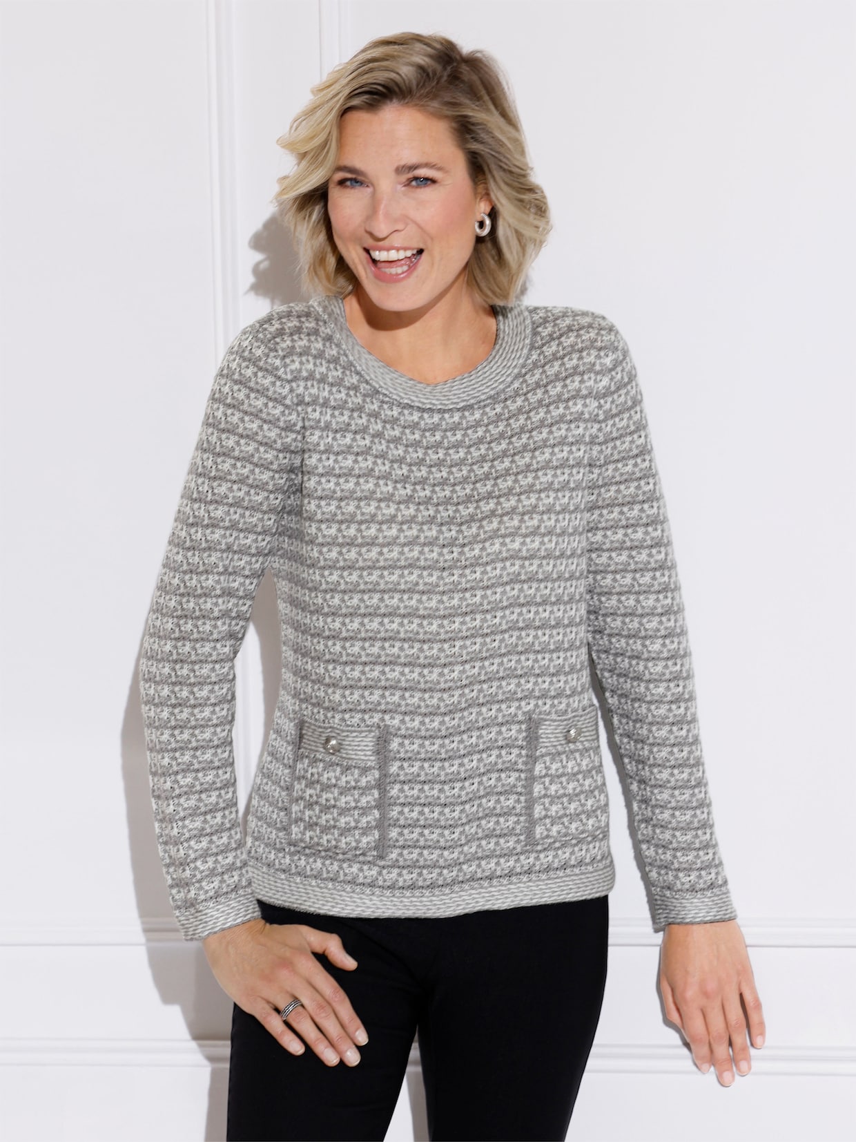 Rundhalspullover mit aufgesetzten Taschen - steingrau-ecru-gemustert