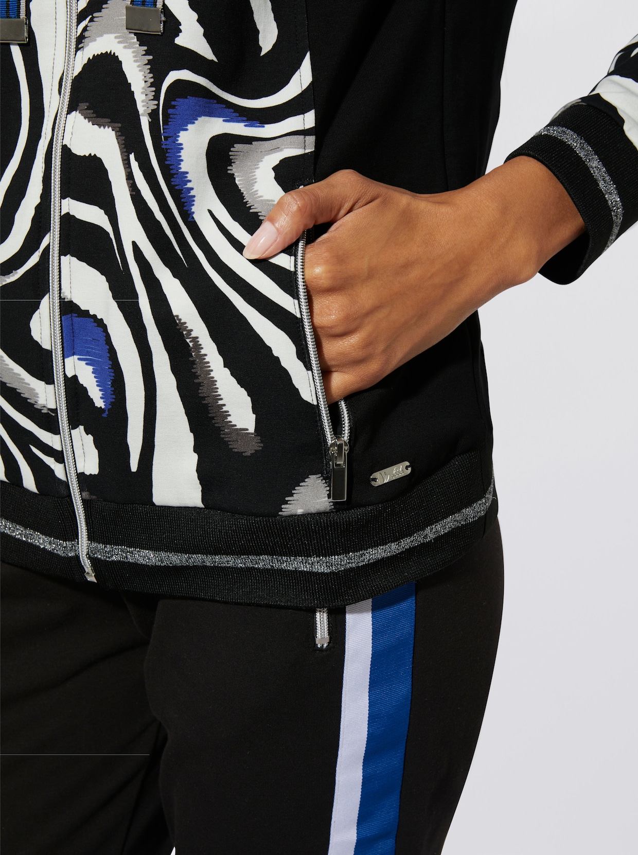feel good Jacke - schwarz-royalblau-bedruckt