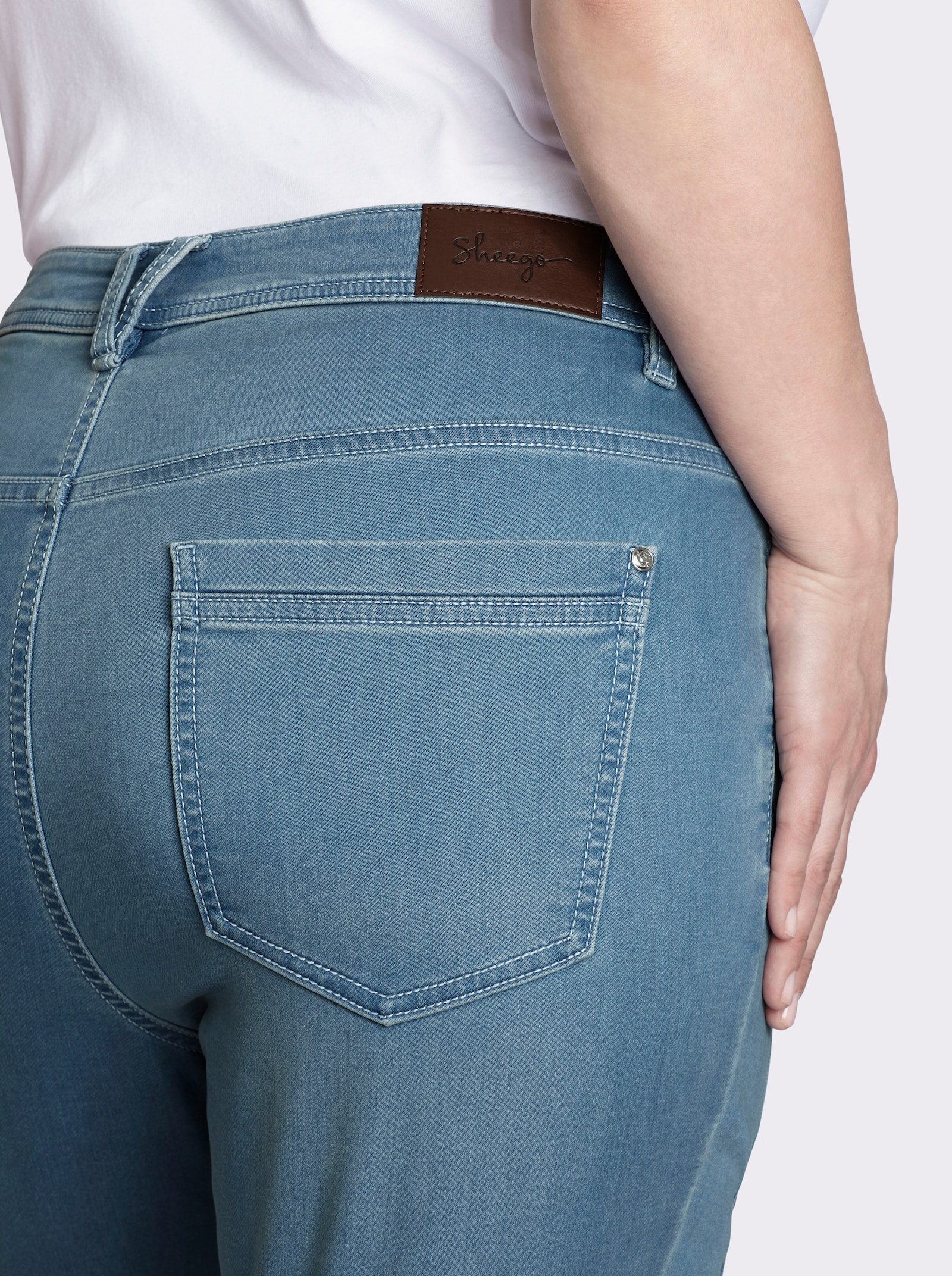 sheego Skinny Jeans mit Push-up-Abnähern - blue-bleached