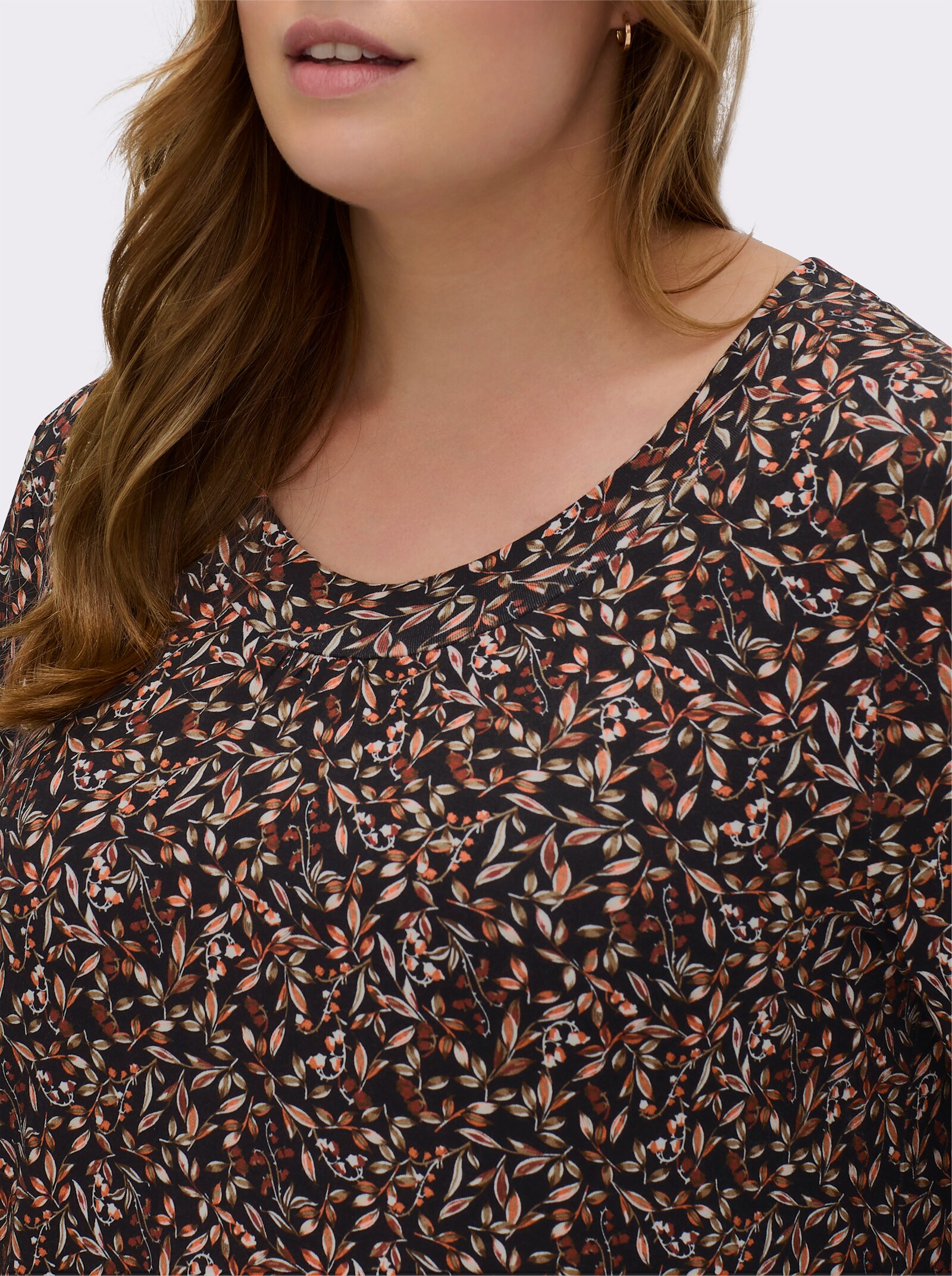 Tunikashirt mit Raffung am Ausschnitt - schwarz-rostrot-bedruckt