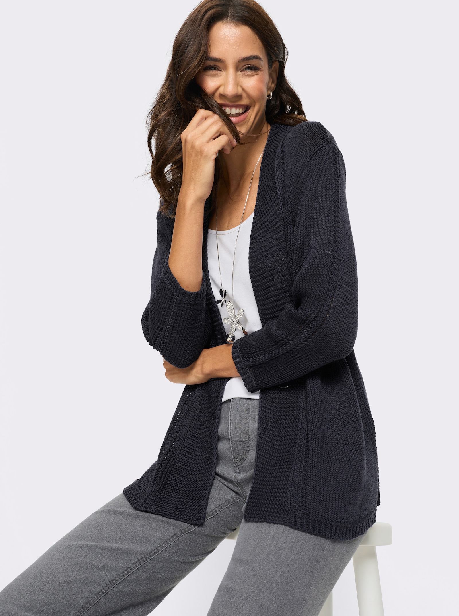 Strickjacke in pflegeleichtem Bändchengarn - marine