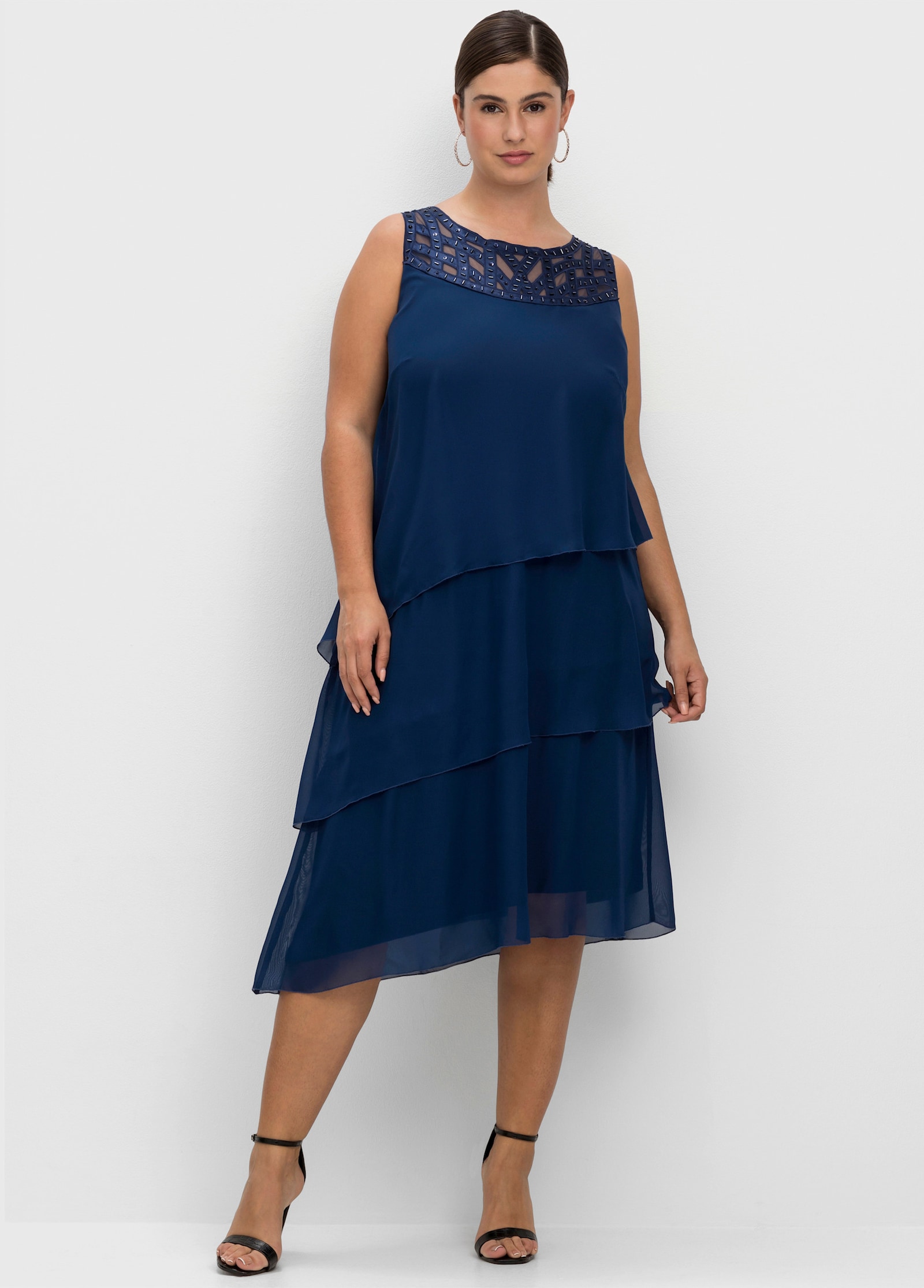 sheego Cocktailkleid mit drapierten Volants - blau