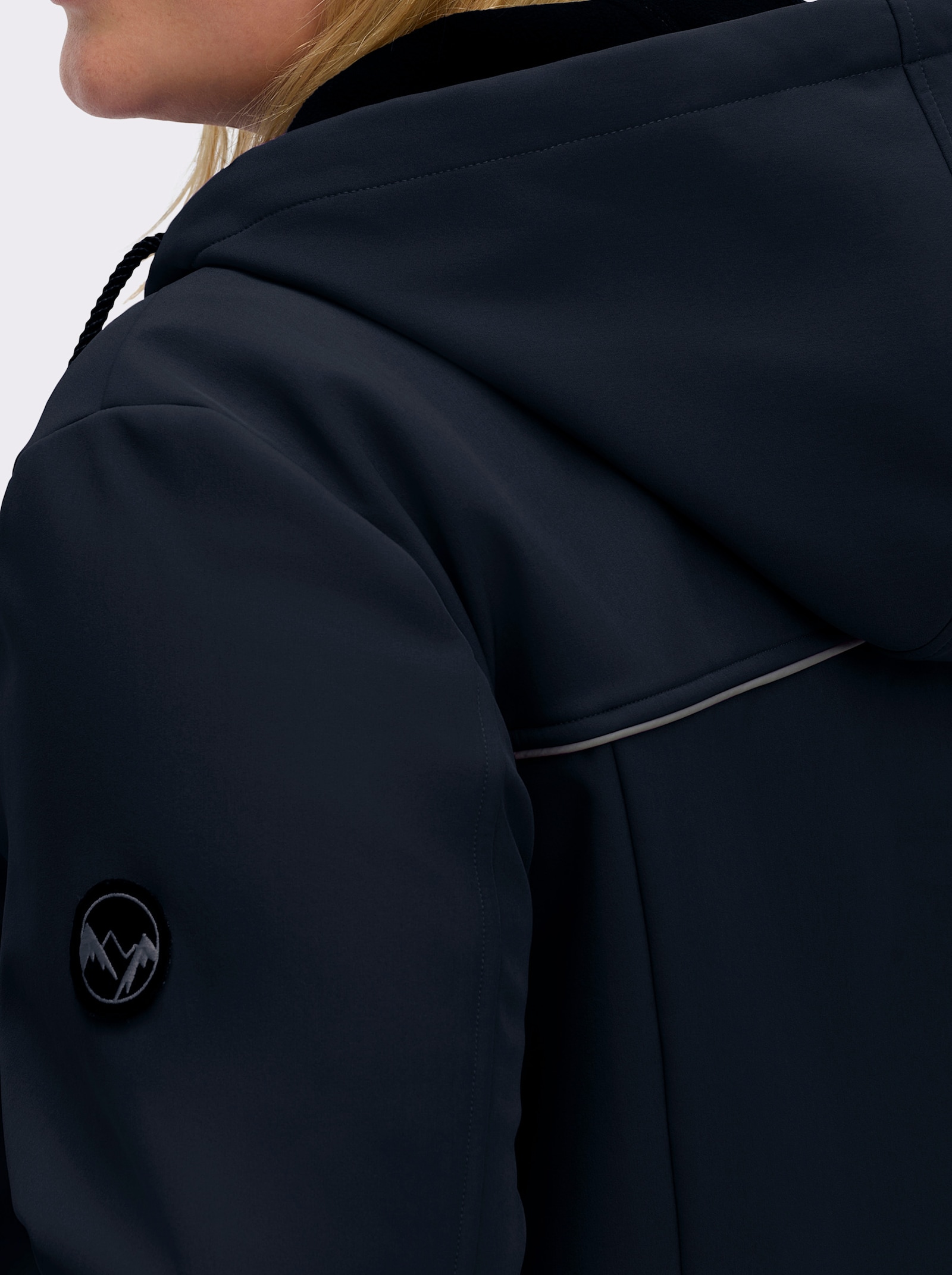 sheego Softshelljacke mit Kapuze und Tunnelzug - tiefblau