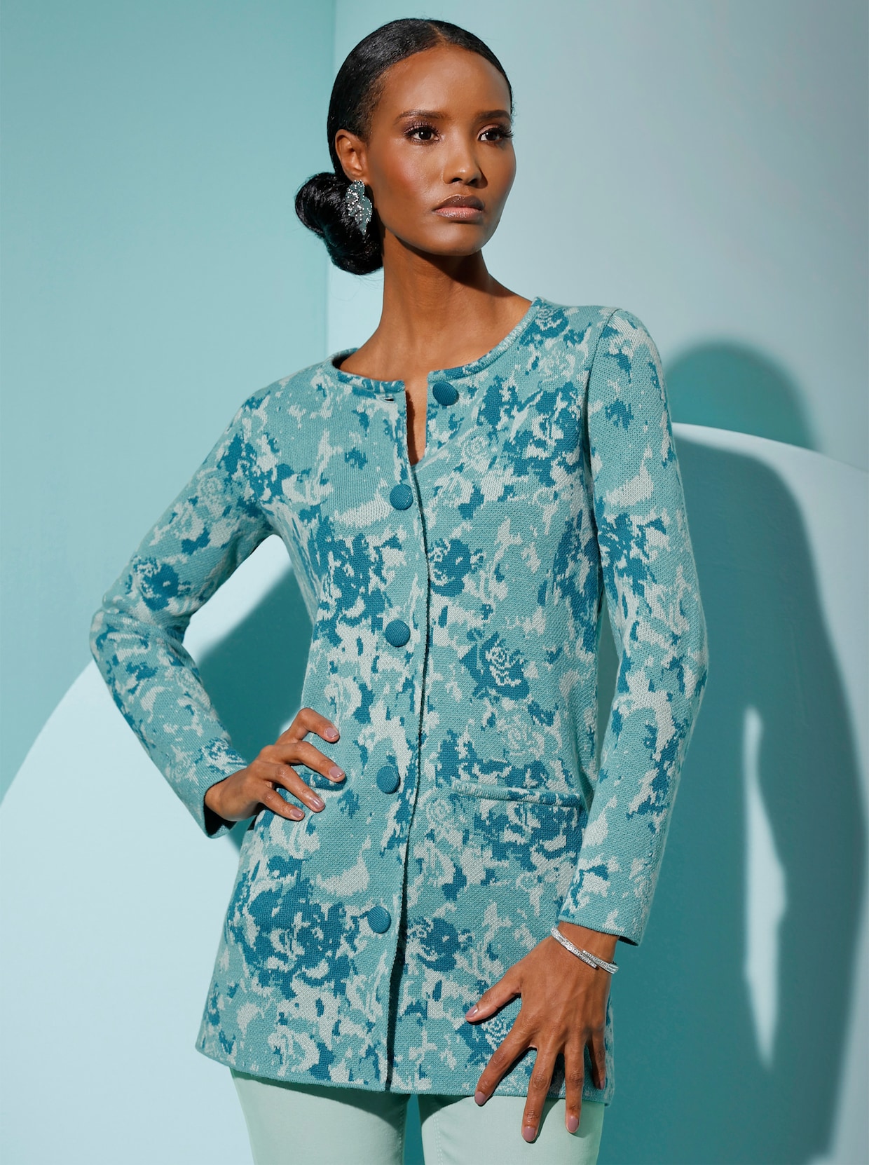 Lang gebreid vest - mint/aquapetrol gedessineerd