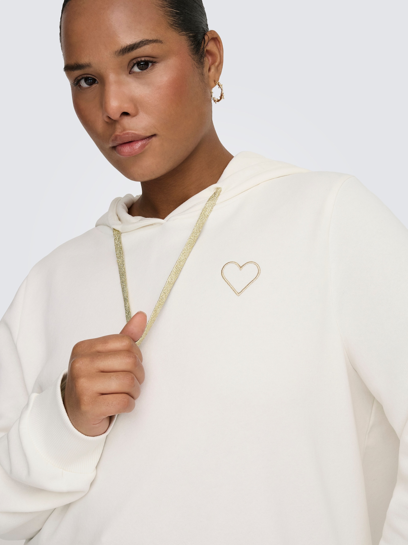 ONLY CARMAKOMA Kapuzensweatshirt - cloud dancer detail:gold string + heart emb