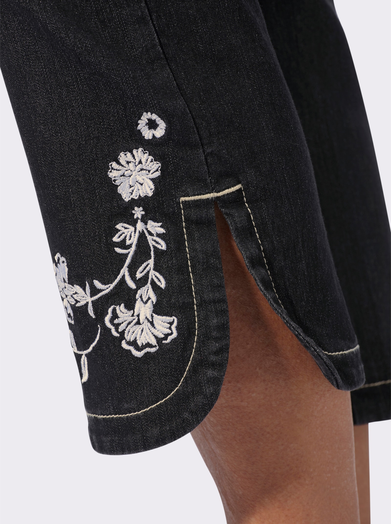 7/8-Jeans mit Blütenstickerei - black-denim