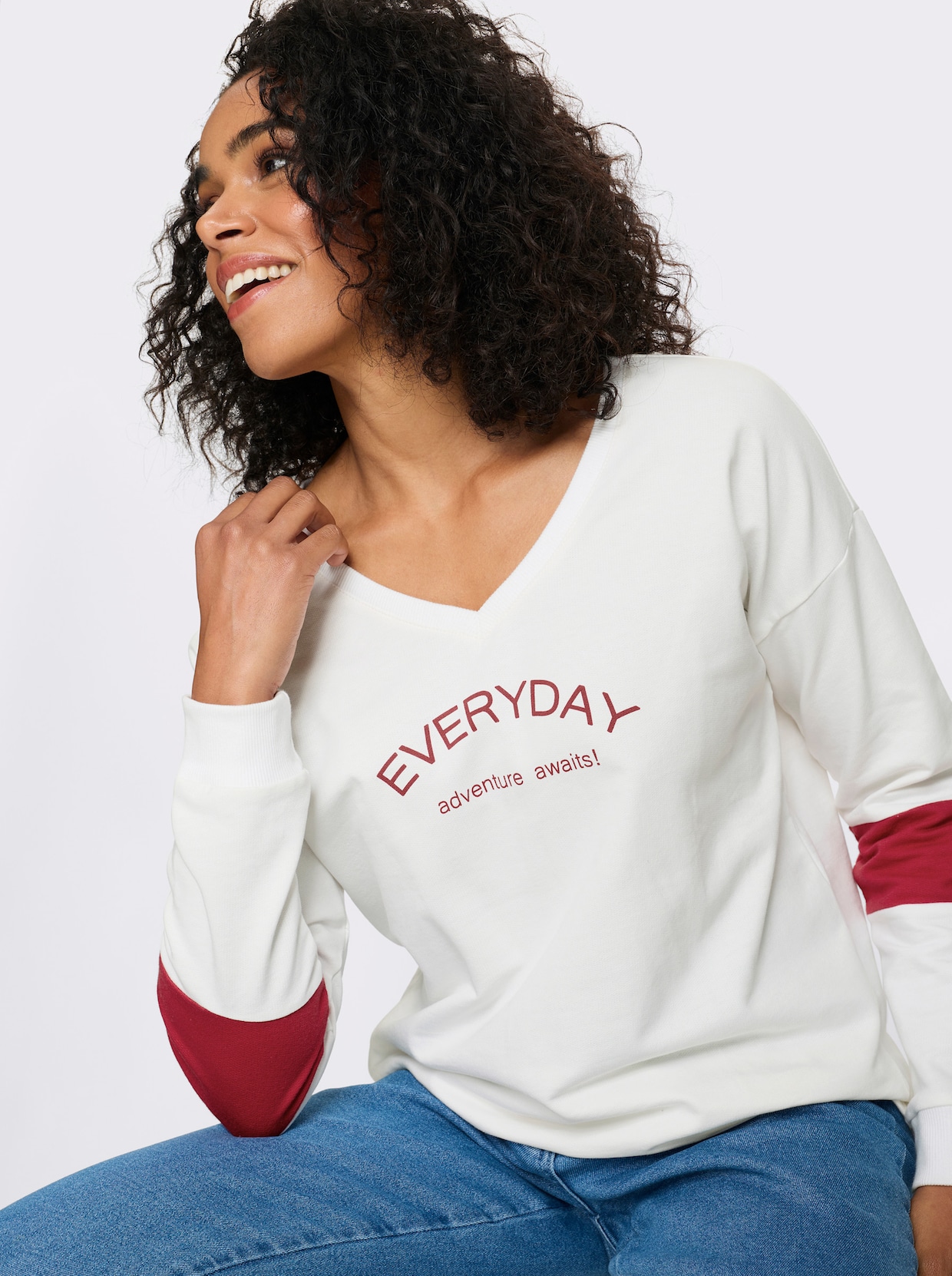 Sweatshirt mit Schriftzug - ecru-kirsche