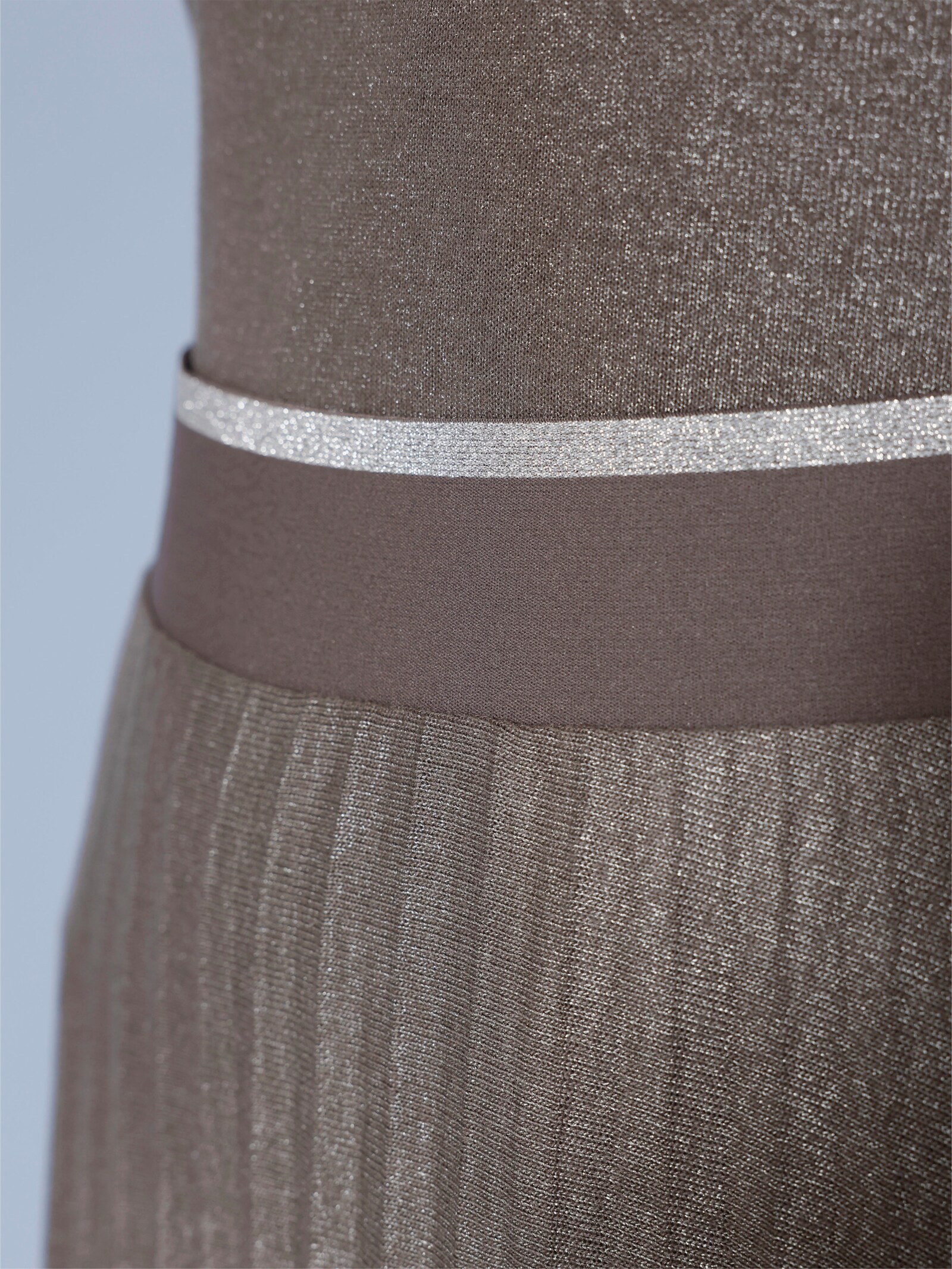 Plisseerock mit Rundum-Dehnbund - dunkeltaupe-silberfarben