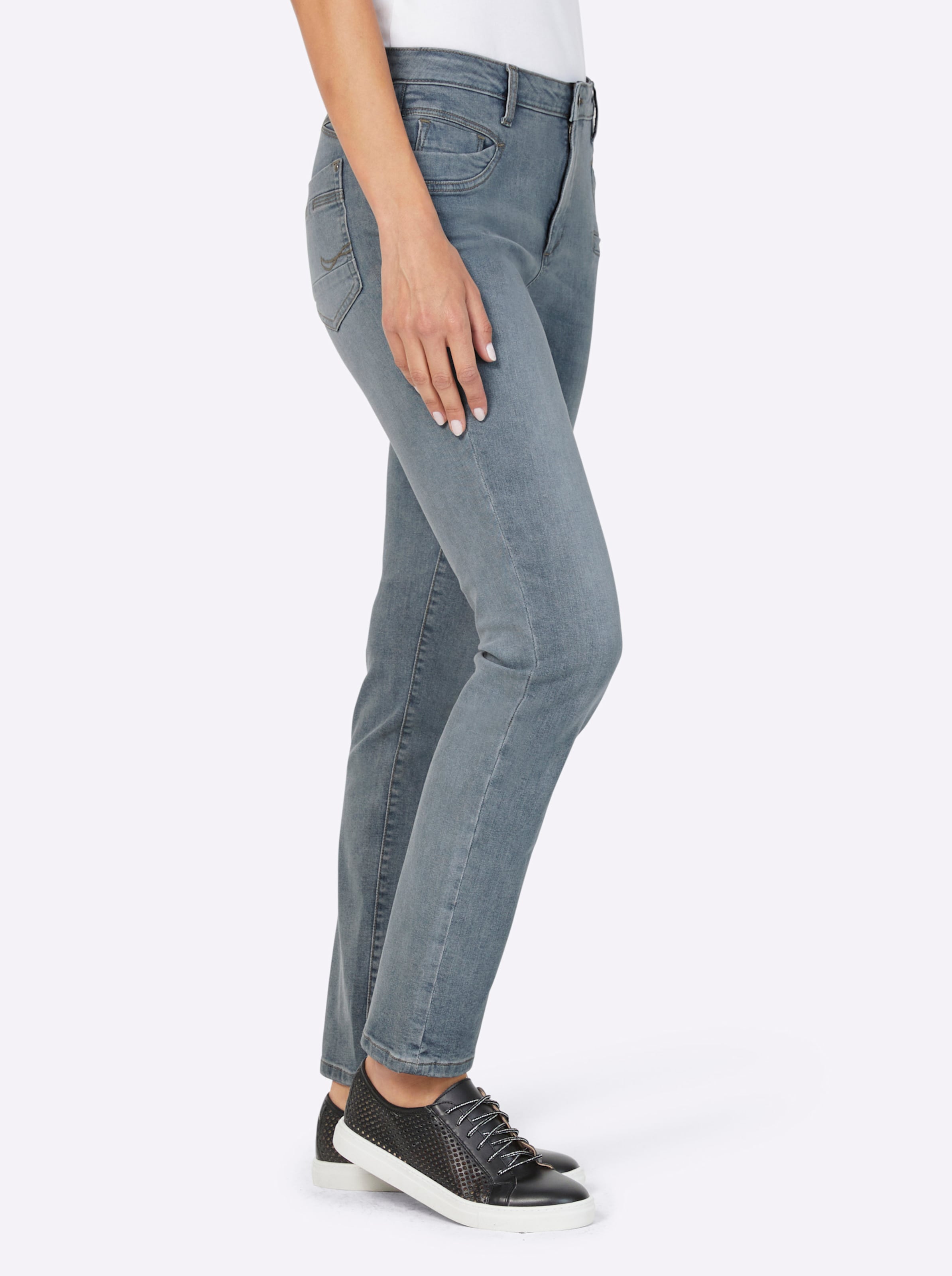 Regular normale günstig Kaufen-Jeans in blue-bleached von heine. Jeans in blue-bleached von heine <![CDATA[Jeans 5-Pocket in leichter Used-Waschung. Mit dekorativen Gesäßtaschen. Vorverlegte Seitennaht für eine schlanke Optik. Normale Leibhöhe. Regular fit. Unterstützt die Initiat