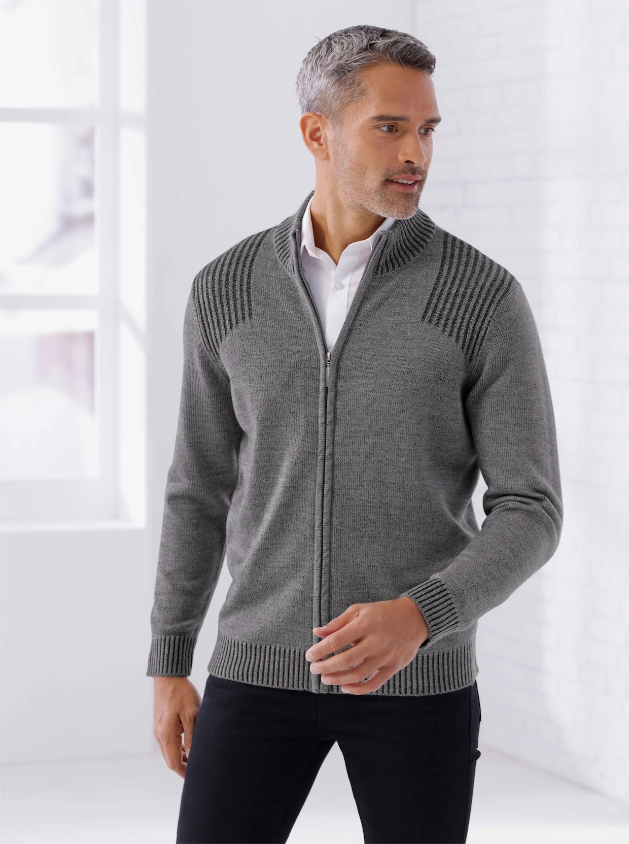 Pletený sveter - sivá