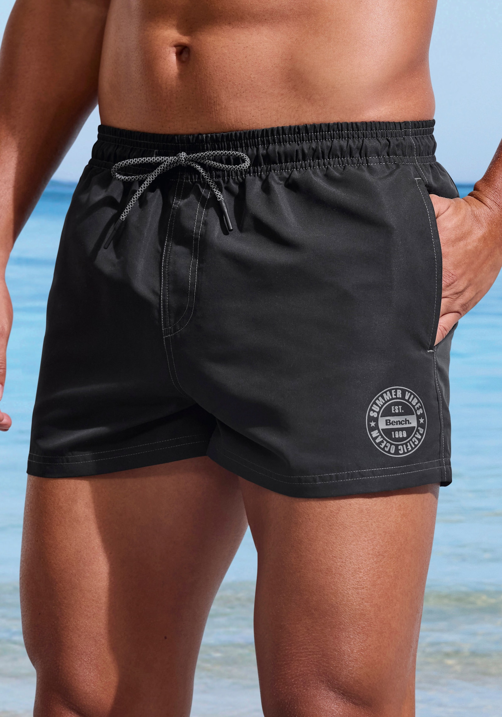 Bench. Badeshorts - schwarz