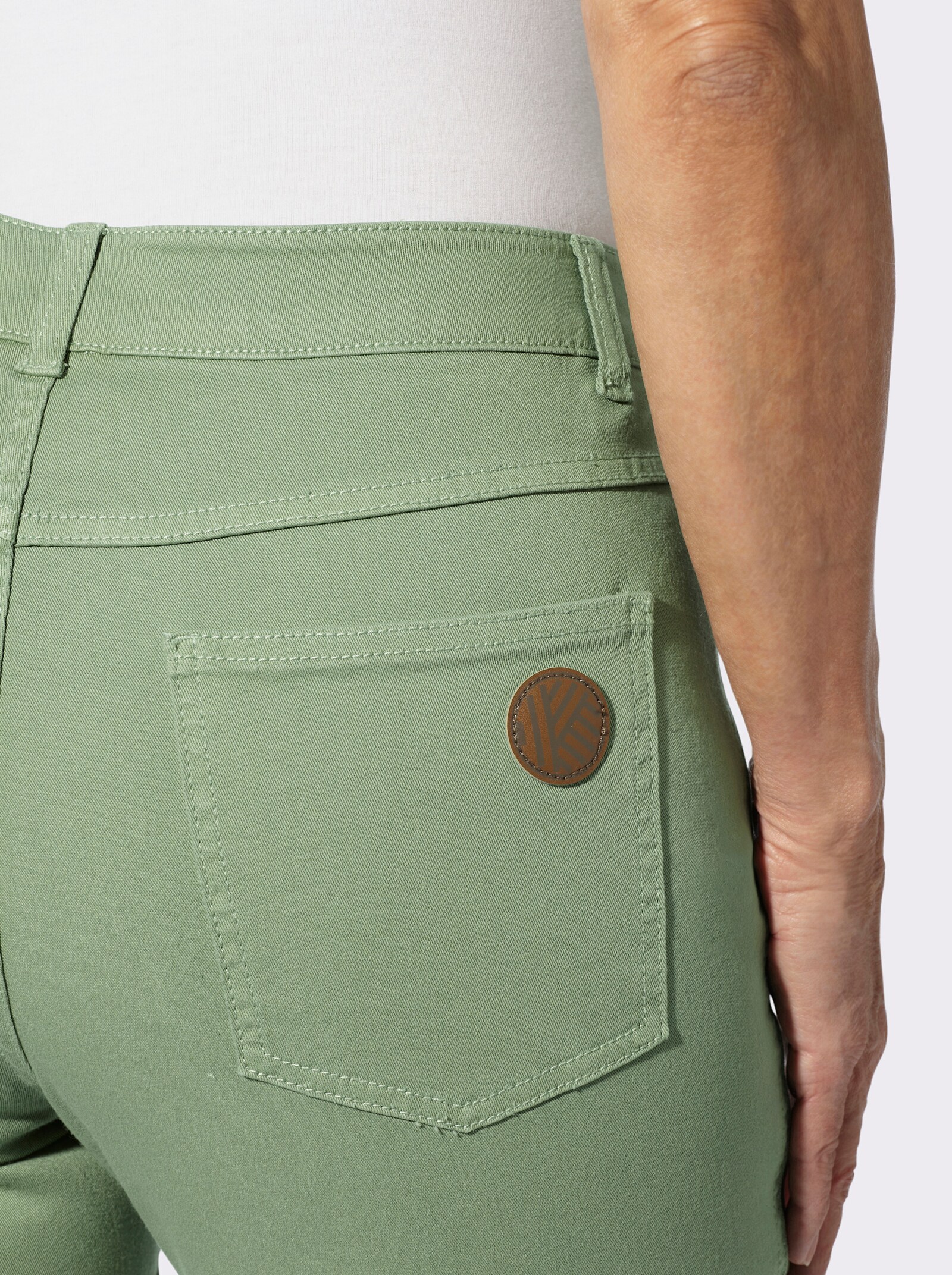 Röhrenjeans in Twill-Qualität - eucalyptus