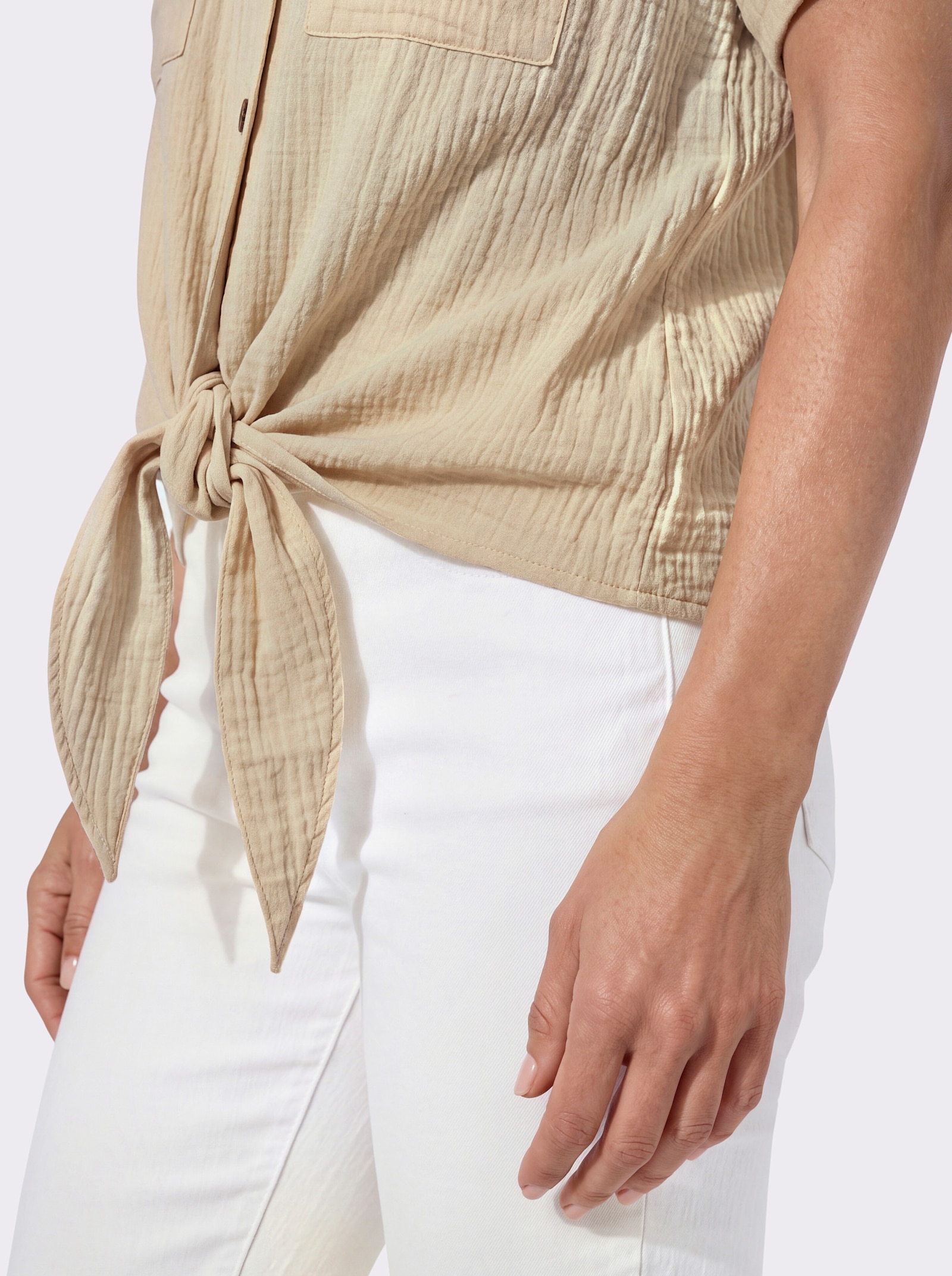 Baumwollbluse mit zipfligem Saum zum Knoten - sand