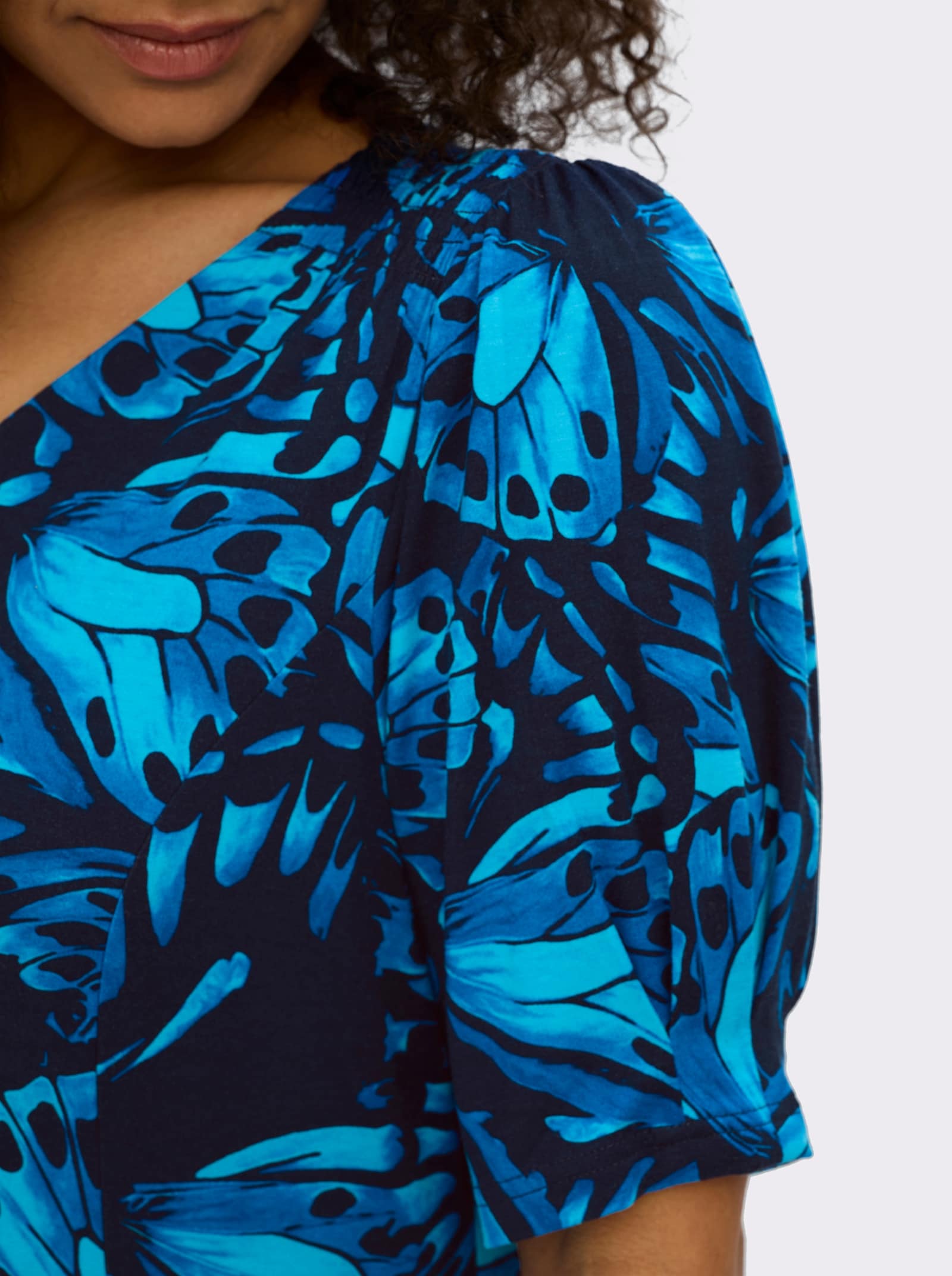 sheego by Joe Browns Jerseykleid mit Schmetterlingsprint - tiefblau-royalblau-gemustert