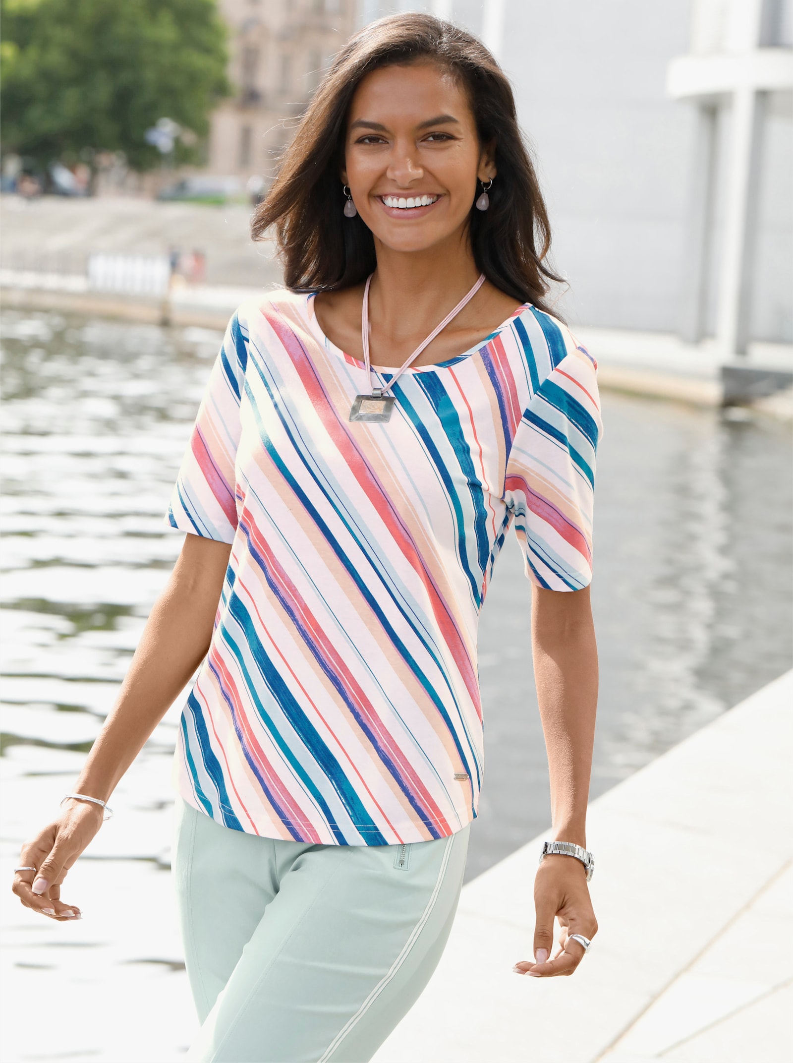 Streifenshirt mit abgerundetem Saum - mint-orchidee-bedruckt