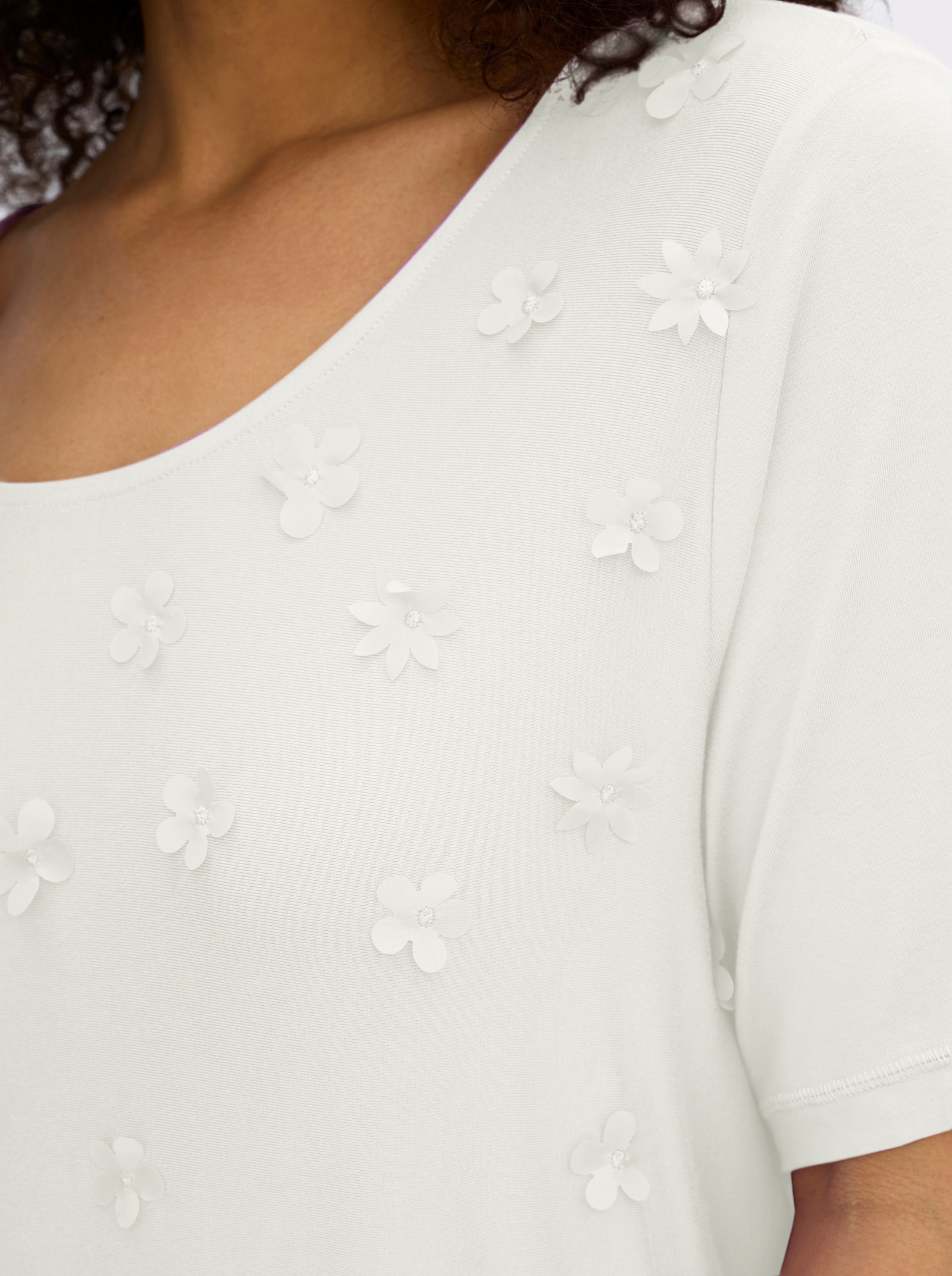 sheego Shirt mit 3D-Blütenapplikationen - ecru