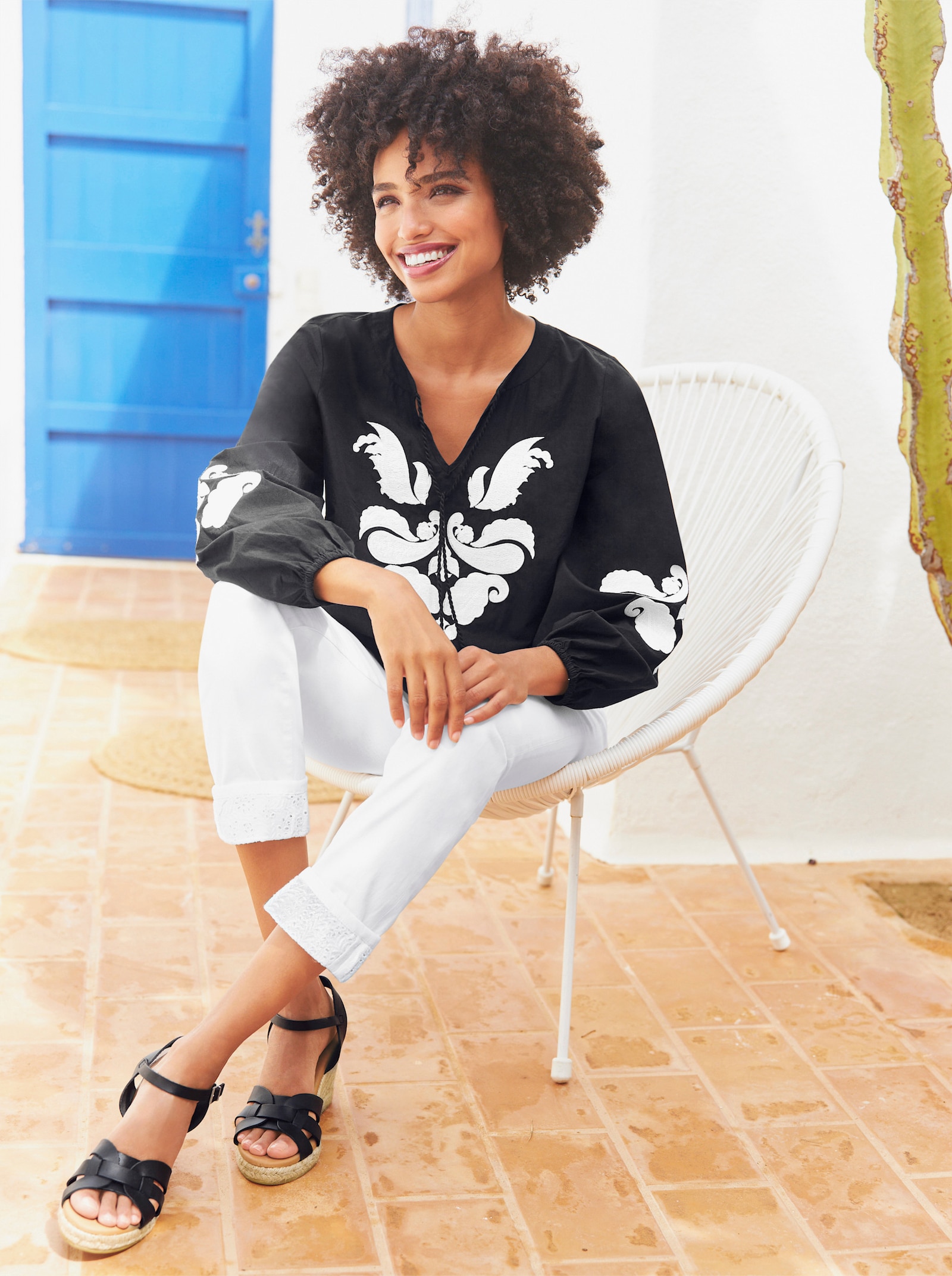 heine Schlupf-Bluse mit Ornament-Applikation - schwarz-weiß