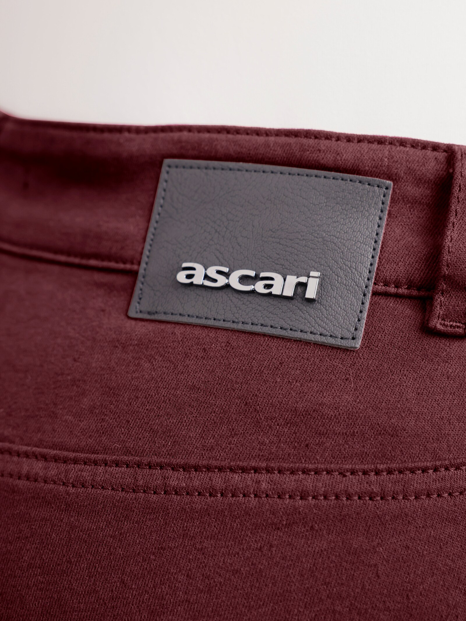 Ascari Stretch-Jeans mit weitem Bein - bordeaux