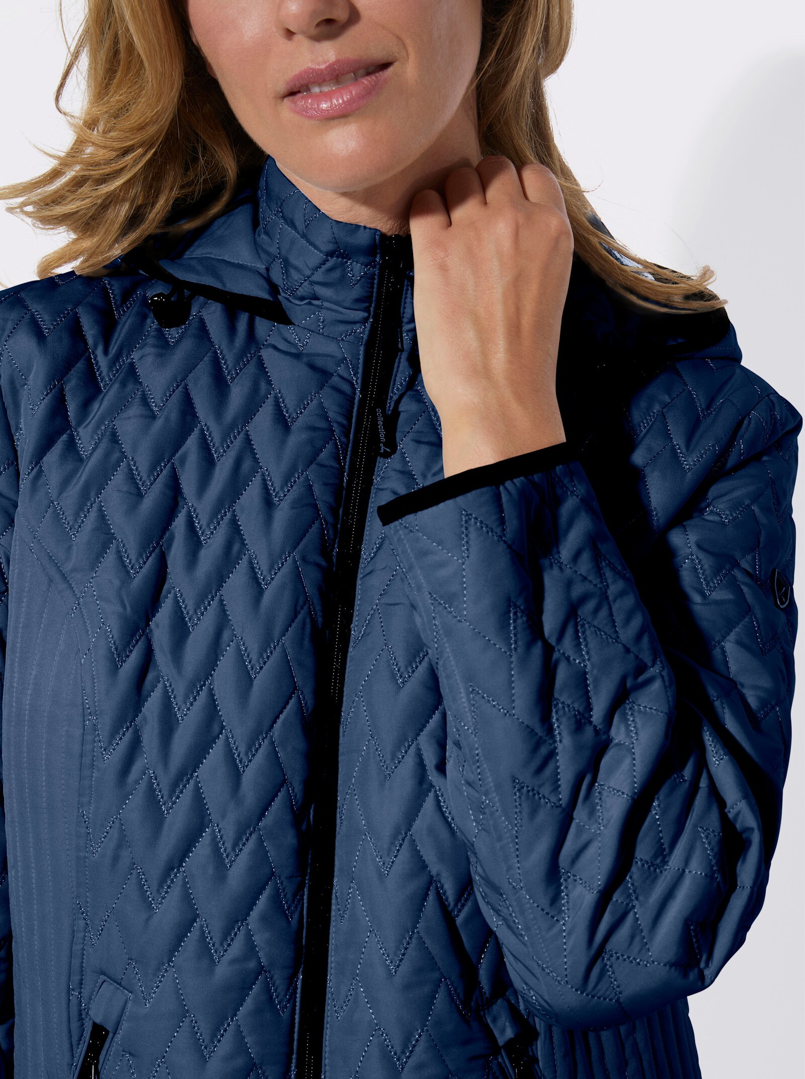 Steppjacke mit Kapuze und Stehkragen - jeansblau