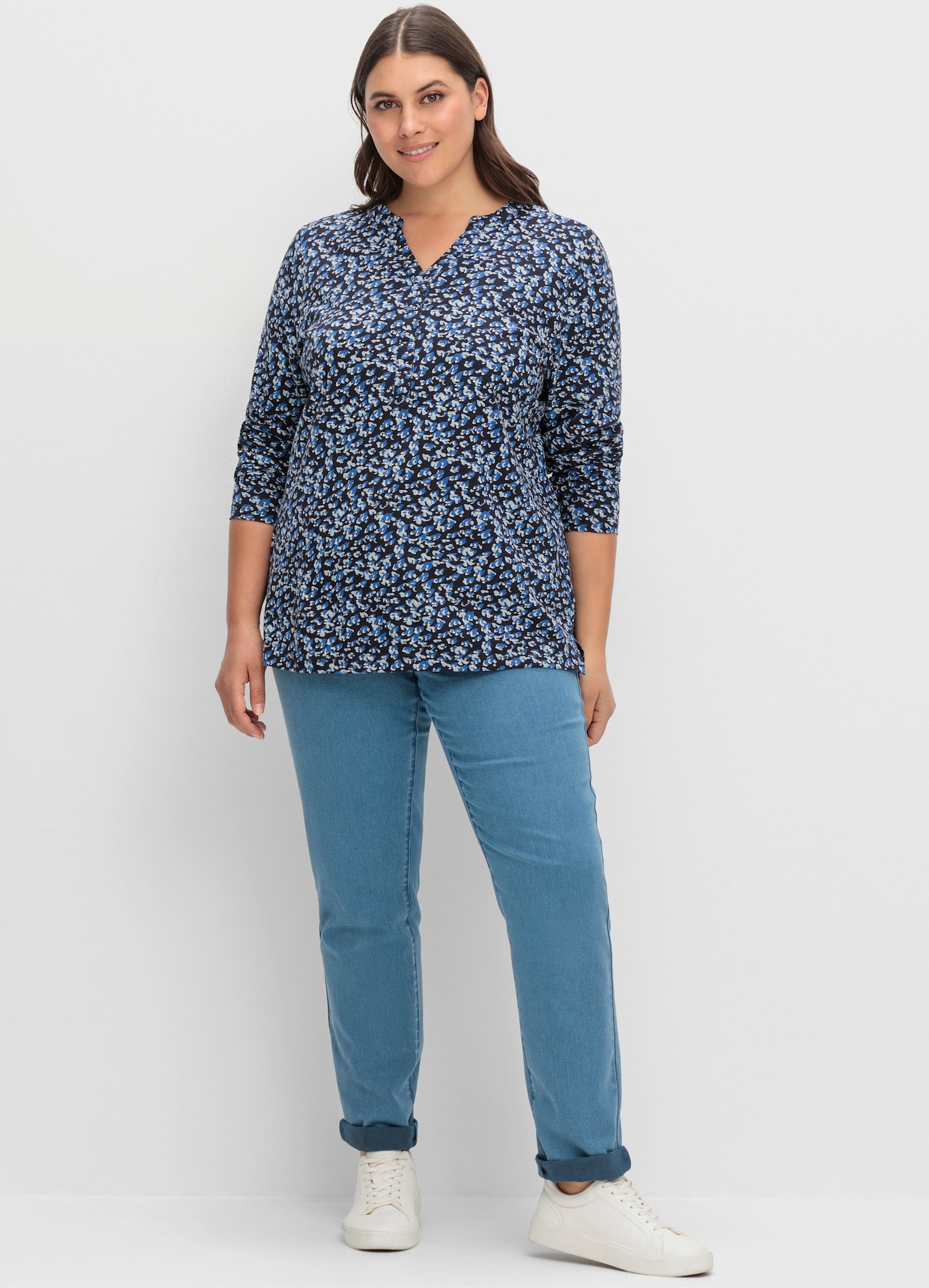 sheego Langarmshirt mit Blumen-Print allover - tiefblau-gemustert