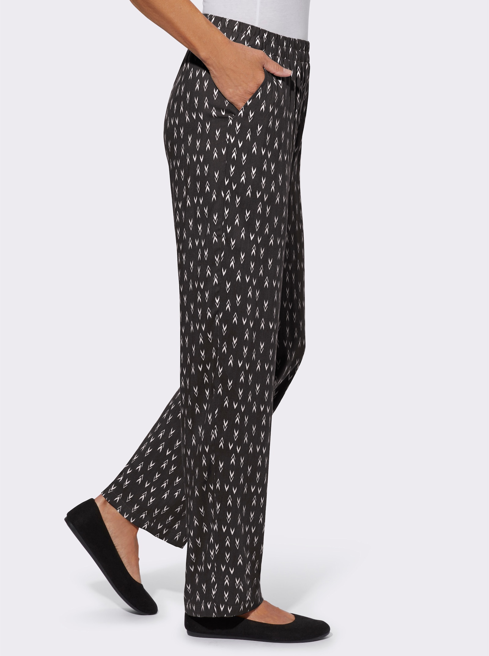 Freizeithose mit zwei Taschen, gemustert - schwarz-ecru-bedruckt