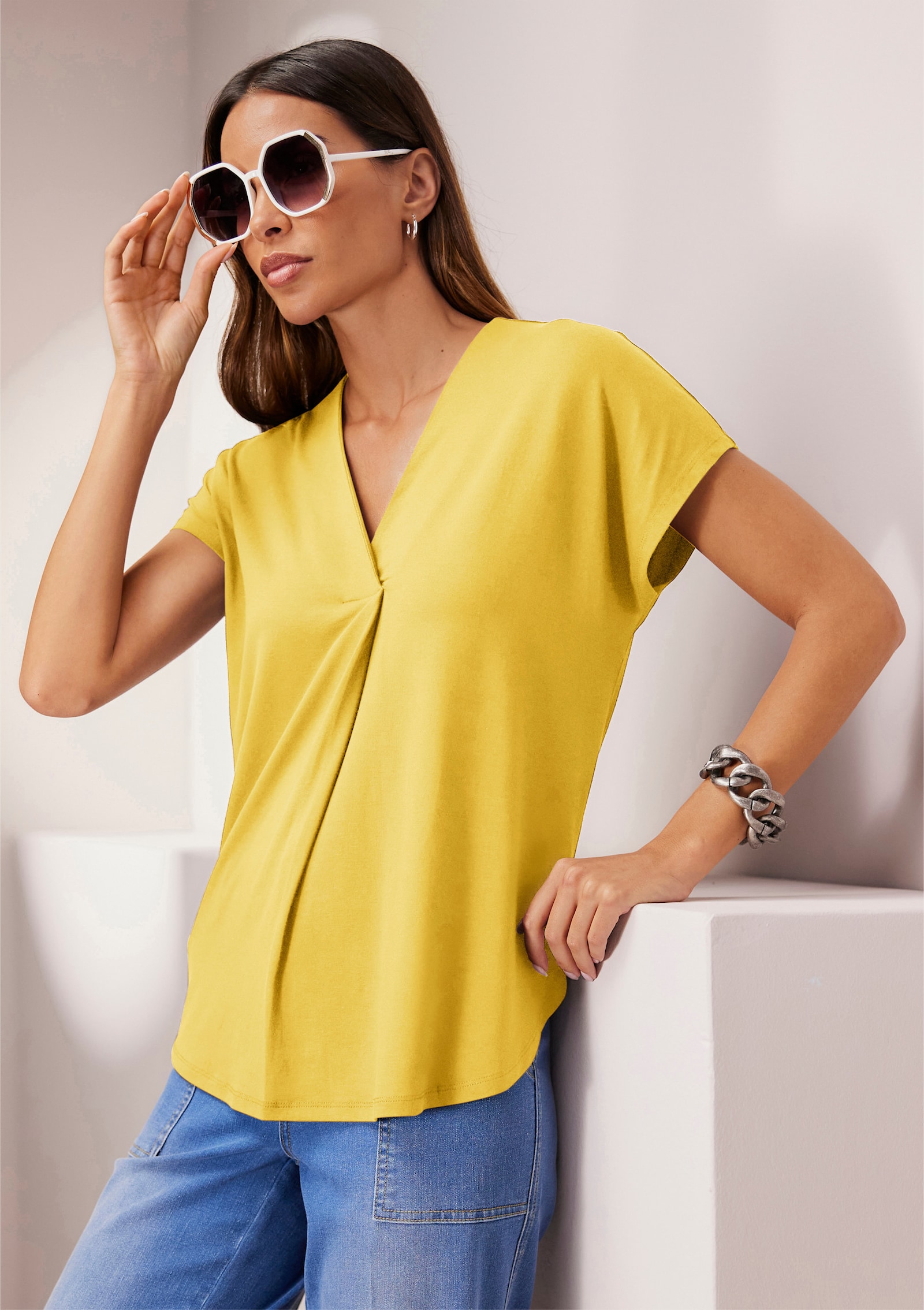 heine Kurzarmshirt mit V-Ausschnitt - sonnengelb