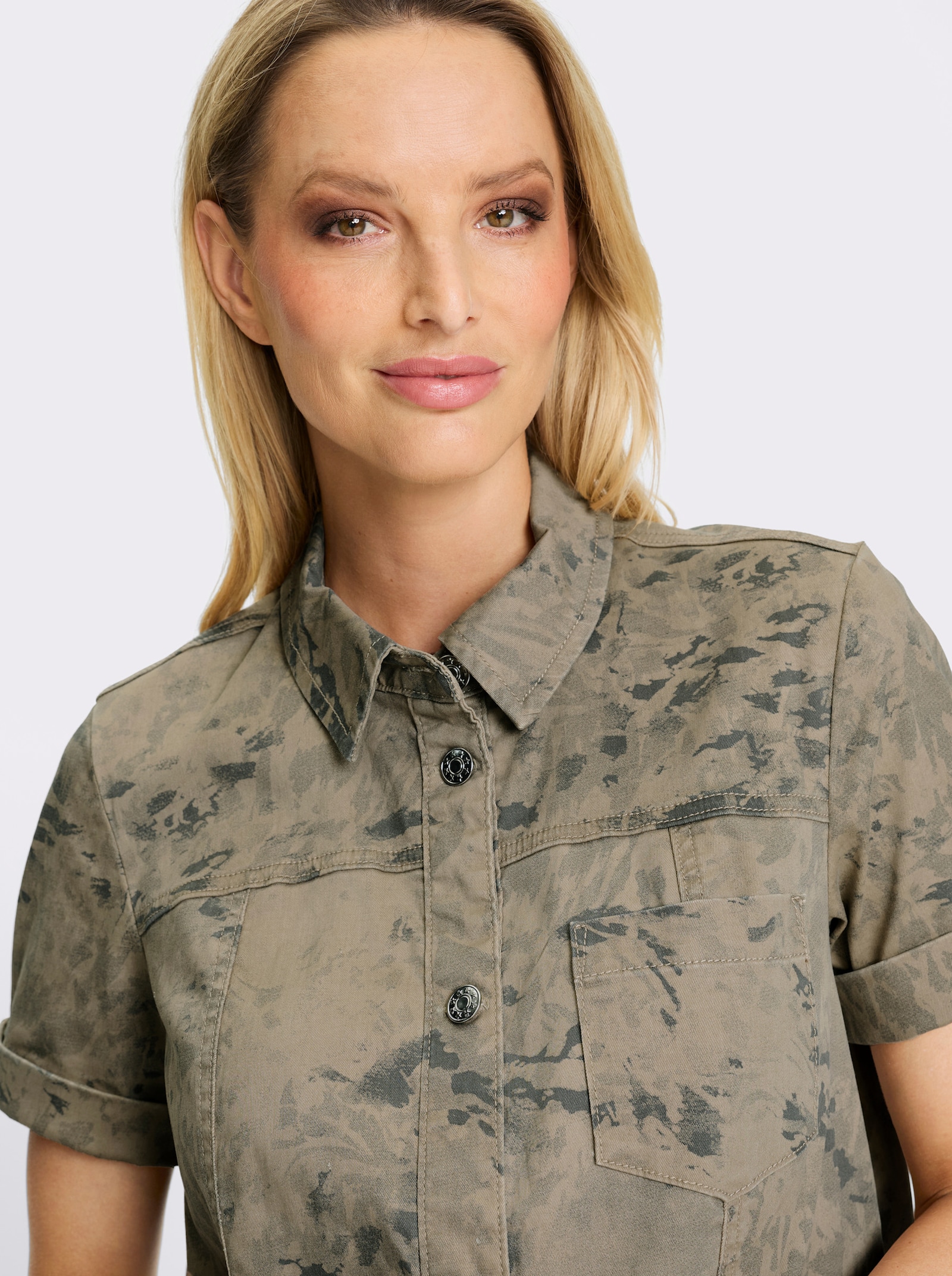 heine Robe imprimée avec patte de boutonnage, sur toute la longueur - sésame-anthracite imprimé