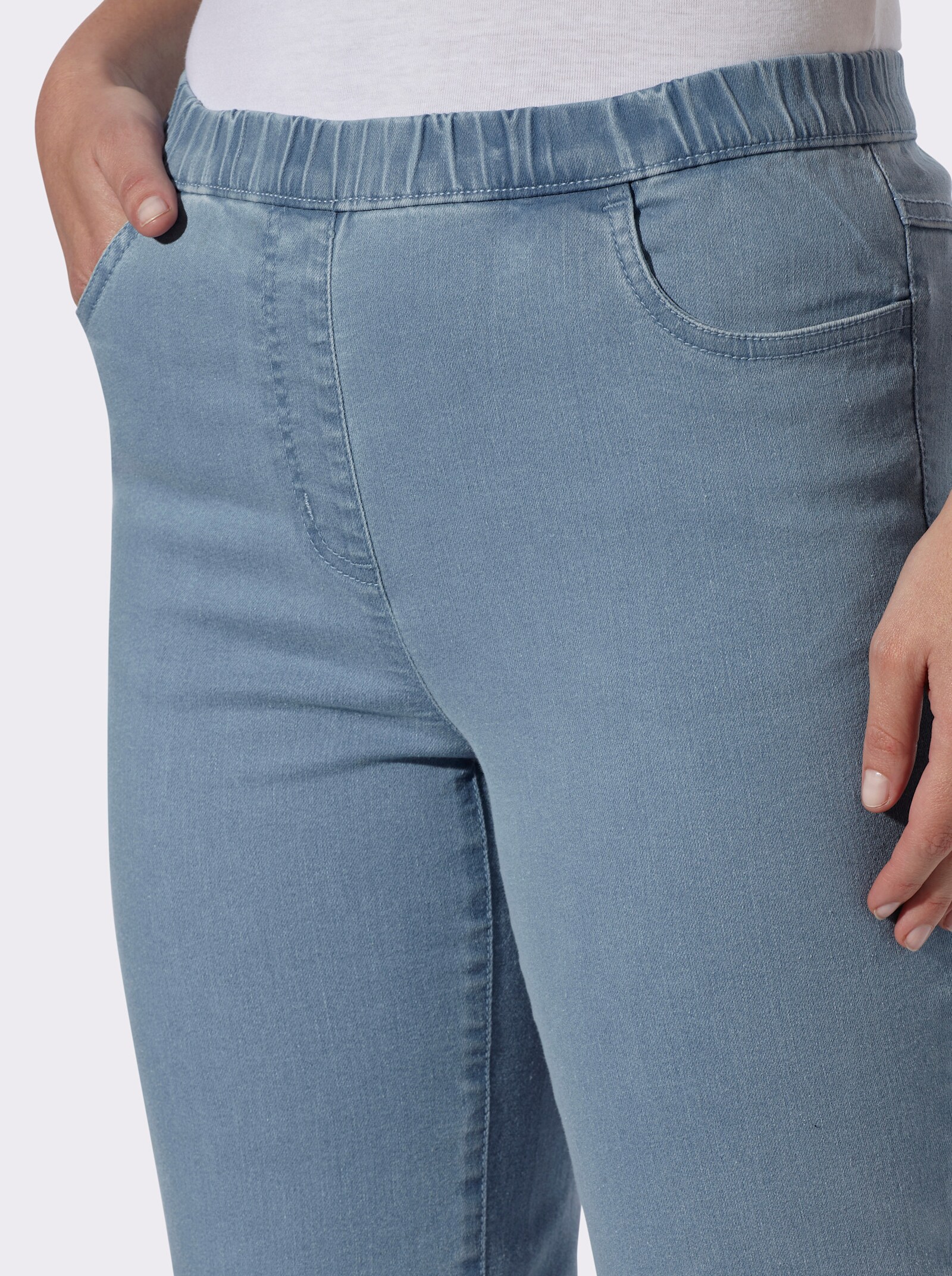Caprijeans mit Glitzersteinchen-Deko - blue-bleached