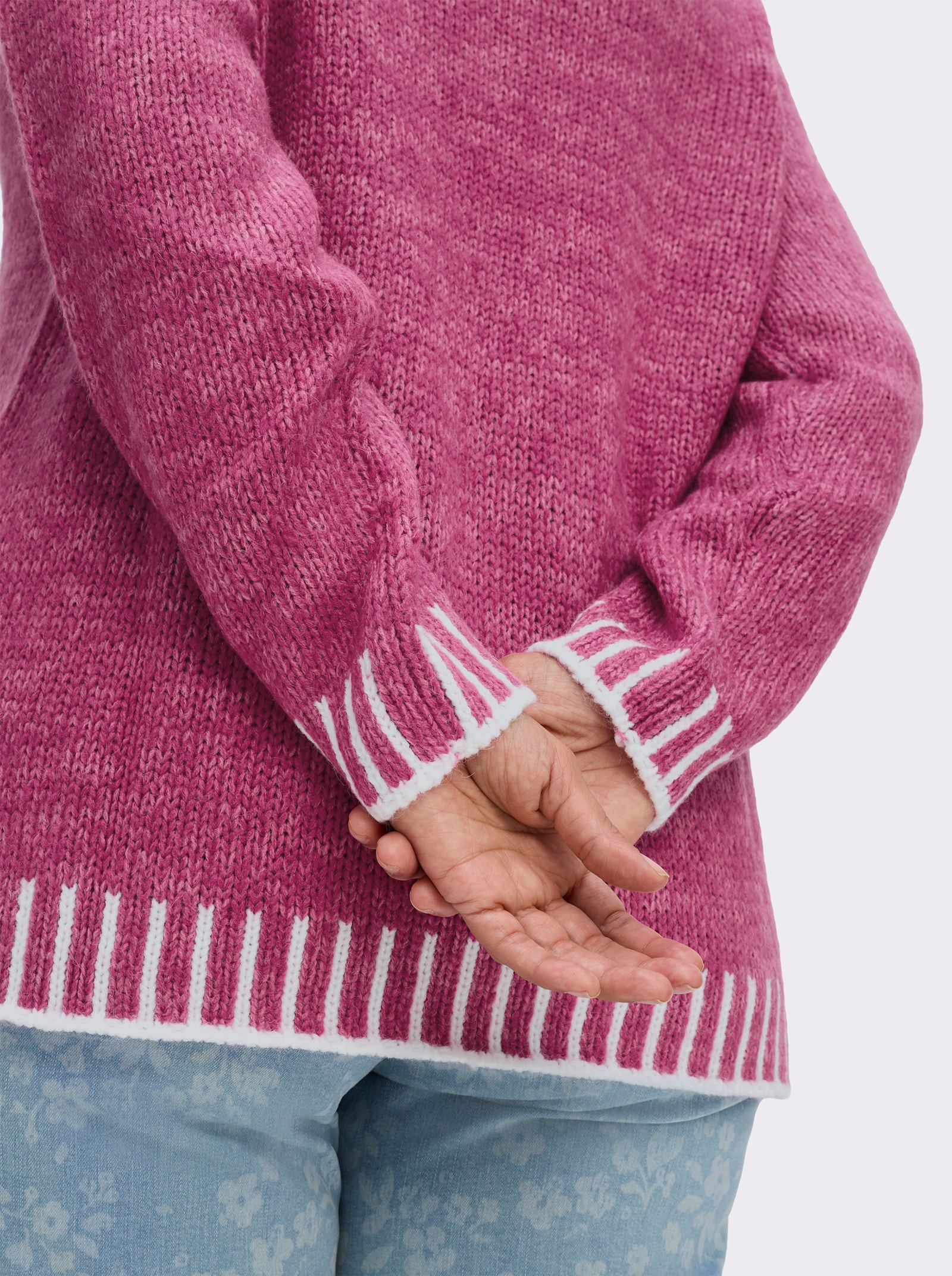 Langarm-Pullover mit effektvollen Kontrasten - magenta-ecru-gemustert