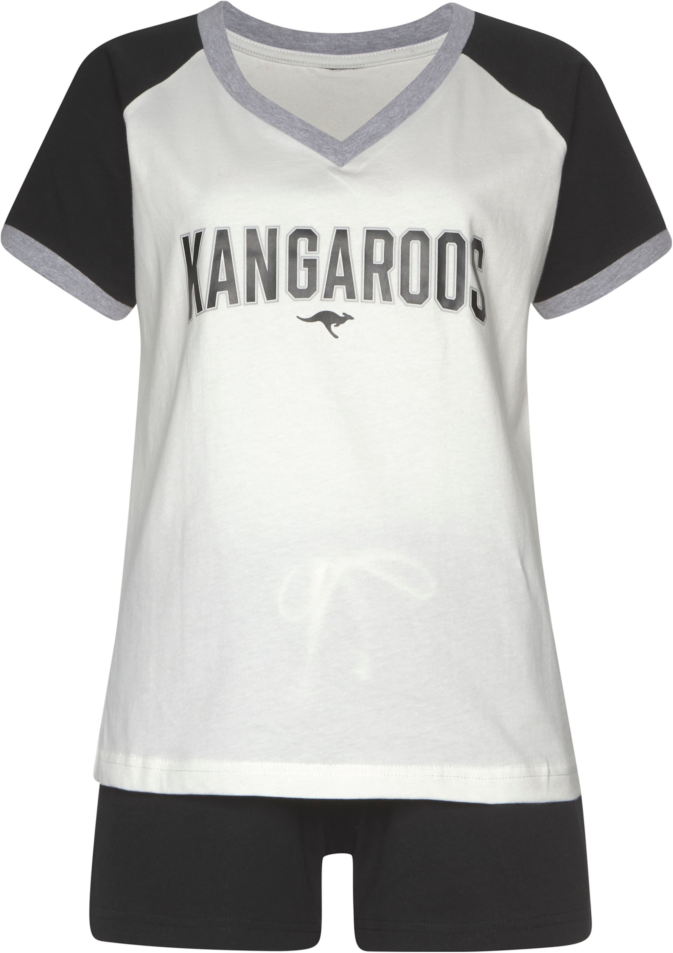 farblich günstig Kaufen-Shorty in schwarz-weiß von KangaROOS. Shorty in schwarz-weiß von KangaROOS <![CDATA[Shorty von Kangaroos. Im College-Look. T-Shirt mit kontrastfarbenen Raglanärmeln sowie farblich abgesetzten Blenden am V-Ausschnitt und den Ärmelabschlüssen. 