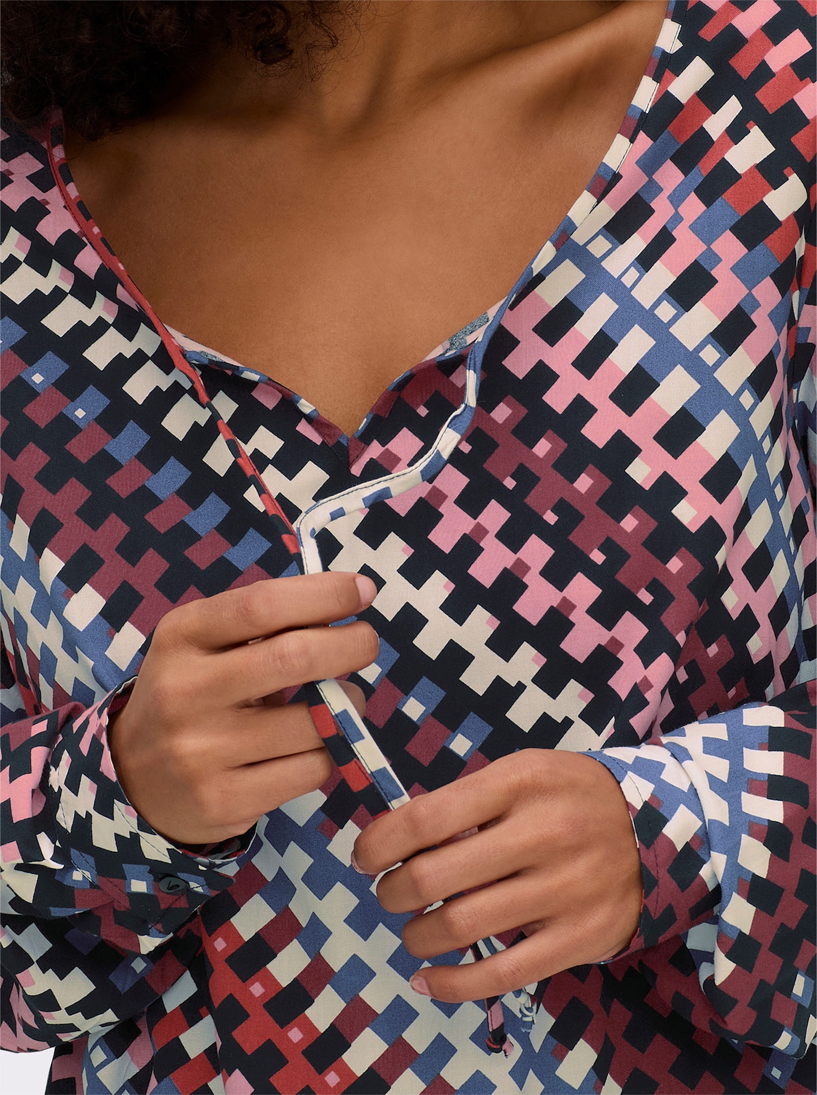 Schlupfbluse mit grafischem Muster - schwarz-flamingo-bedruckt