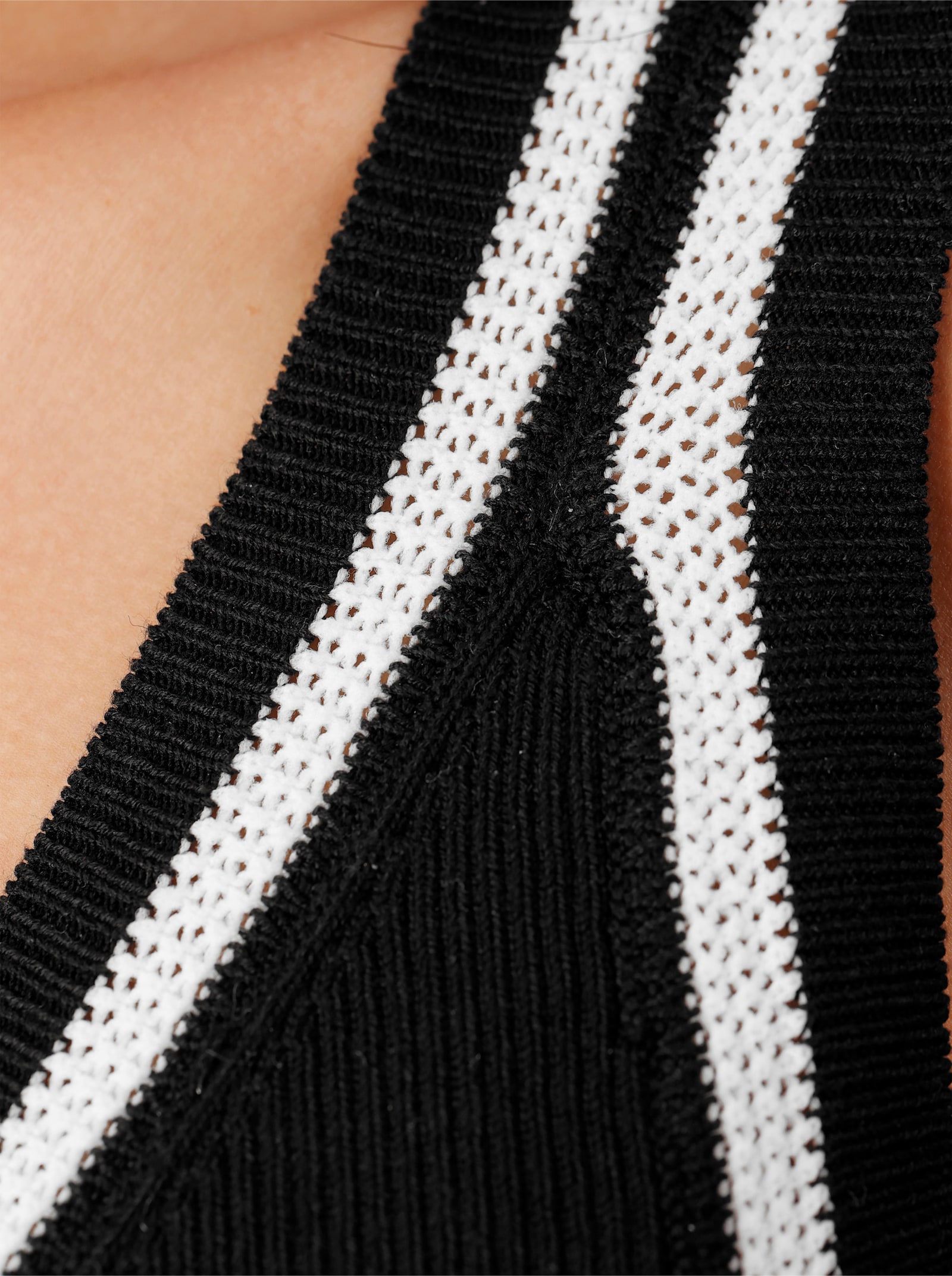 heine Stricktop mit Kontrast-Details - schwarz