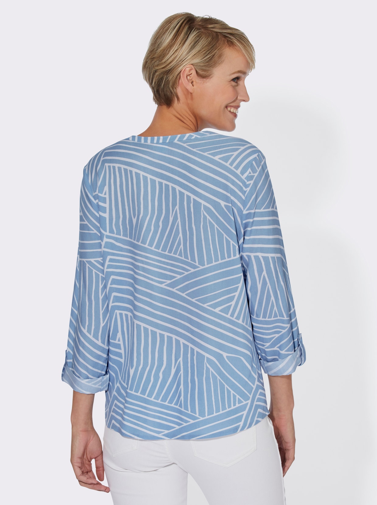 Comfortabele blouse - lichtblauw gedessineerd