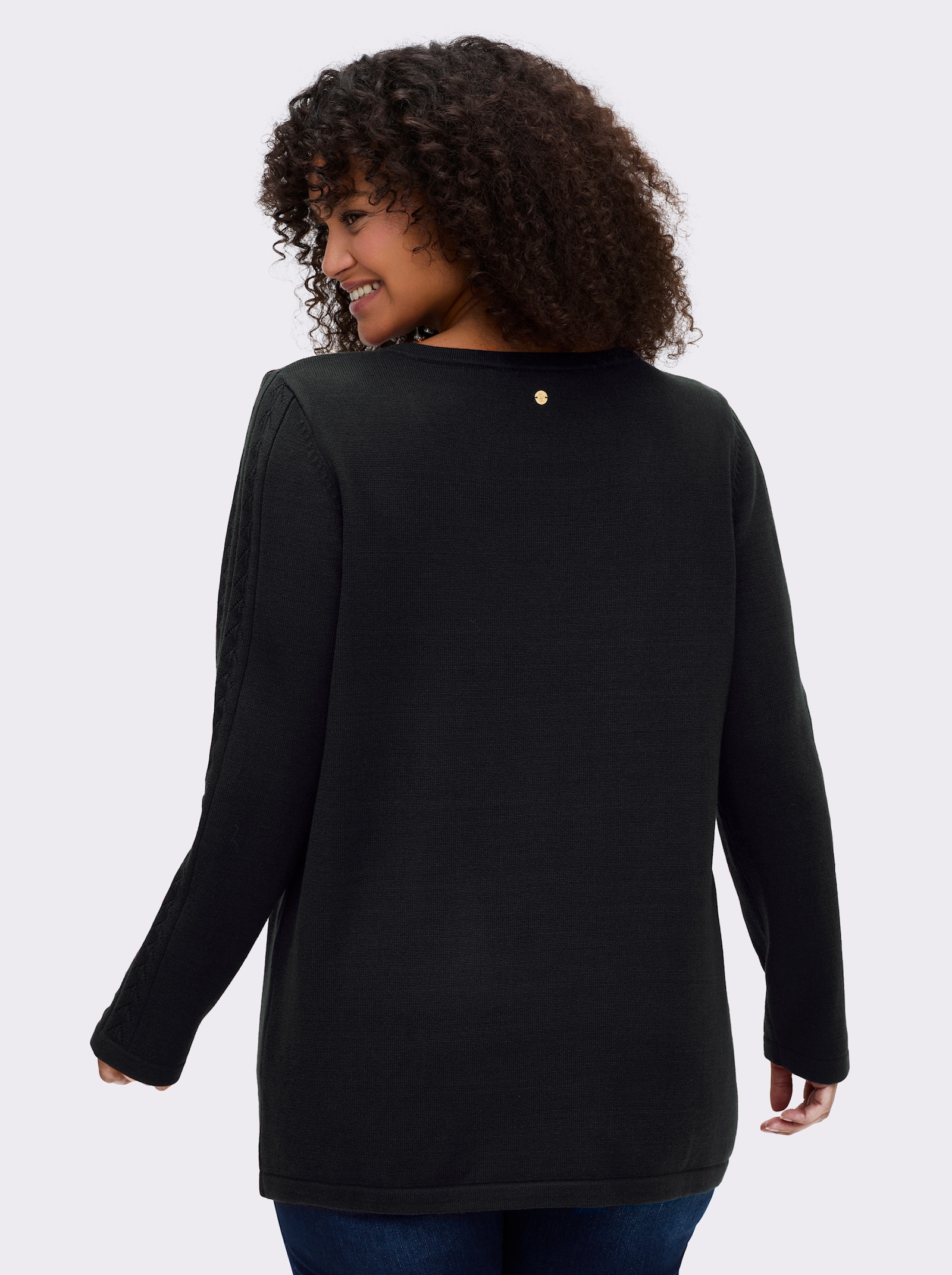 sheego Pullover mit tiefem V-Ausschnitt und Ösenverzierung - schwarz