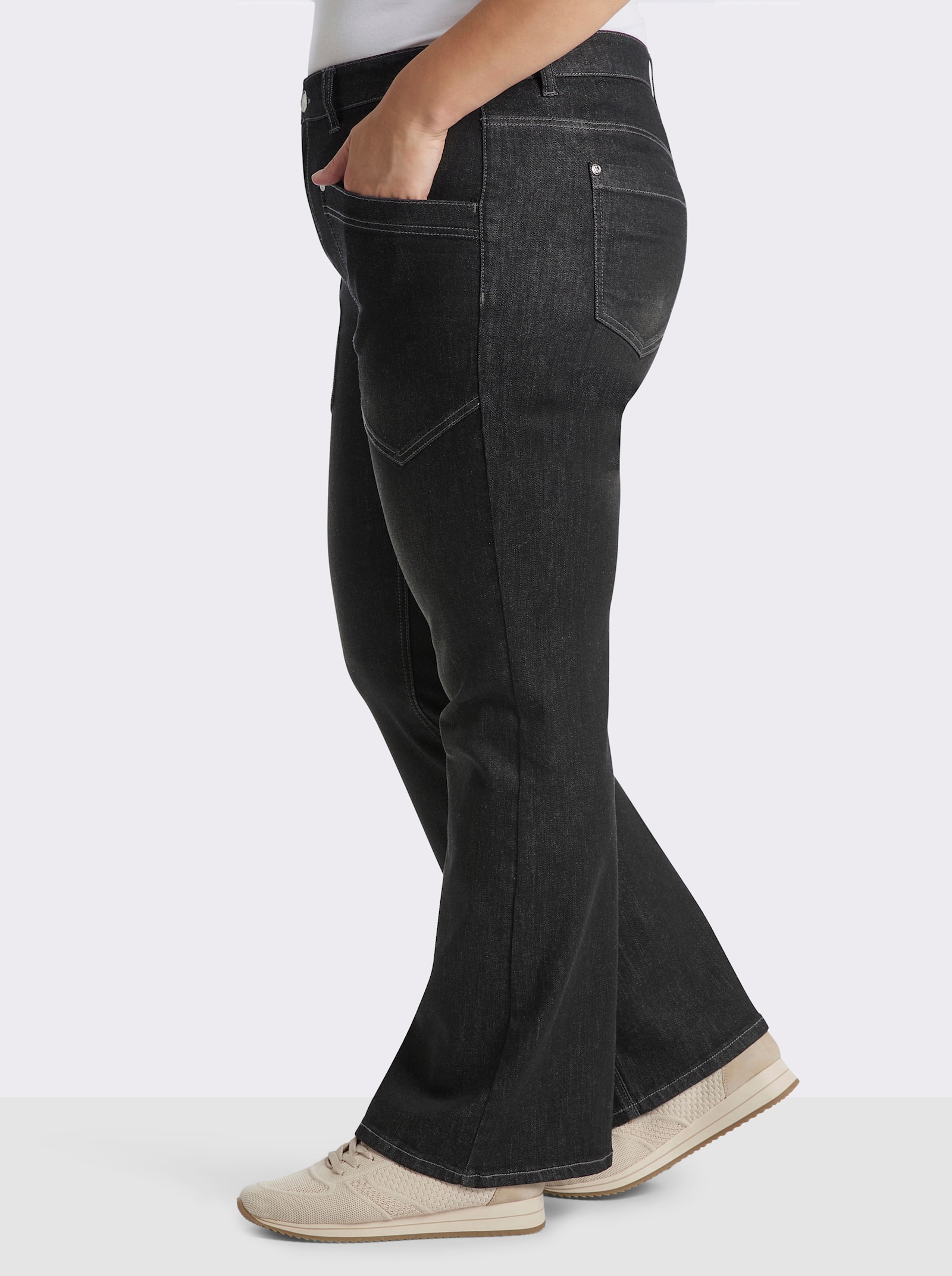 sheego Bootcut-Jeans mit aufgesetzten Taschen - black denim