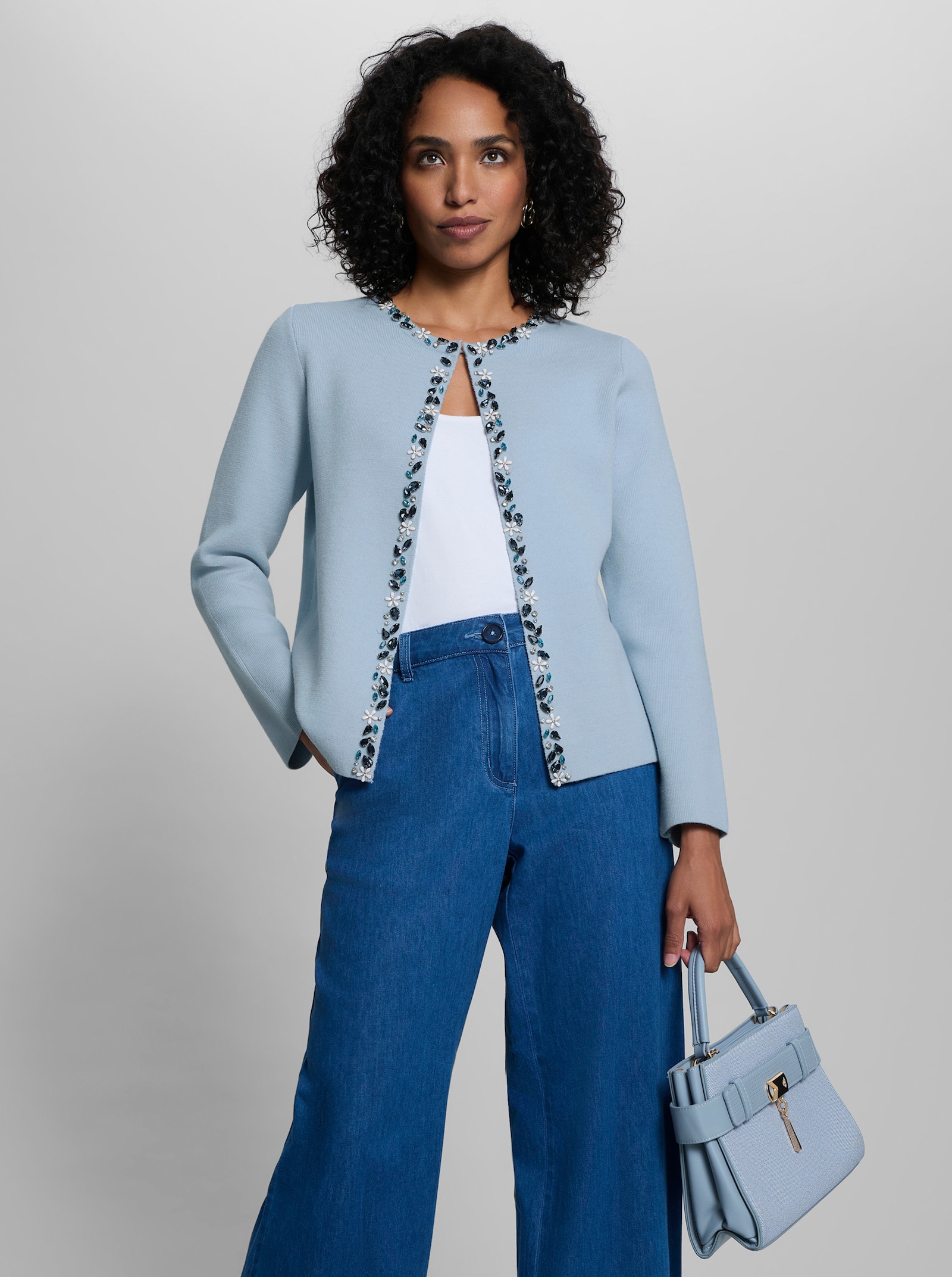 heine Strickjacke mit Schmucksteinen - hellblau