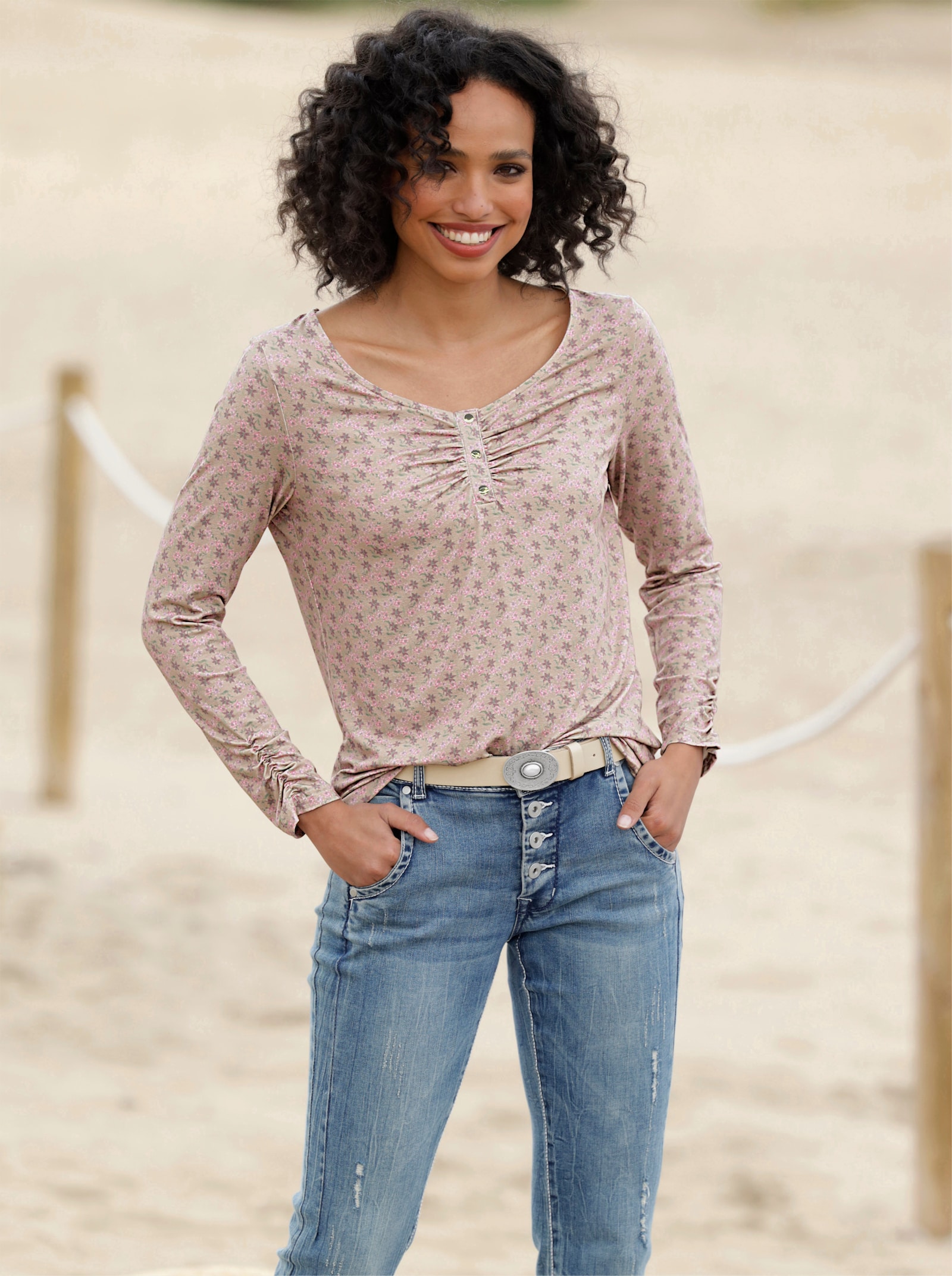 heine Langarmshirt mit Raffung am Ärmel - sesam-altrosa-bedruckt