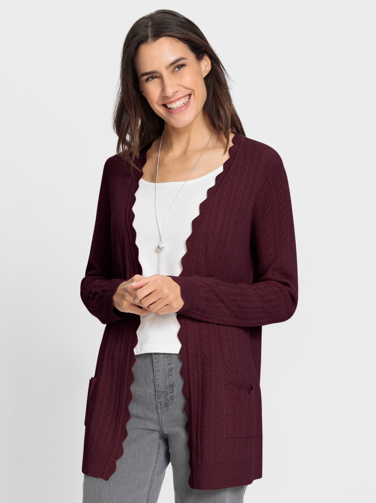 Ajourstrickjacke im Mix aus Rippstruktur und Ajour - burgund