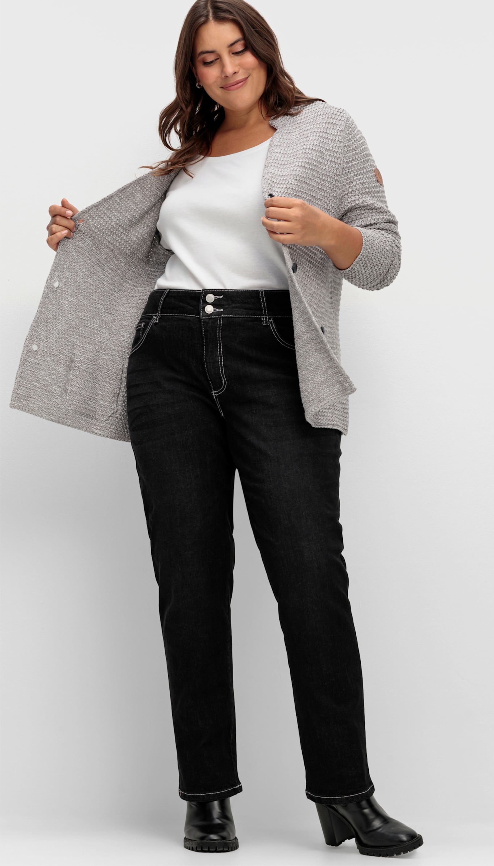 Jeans mit Nieten an den Taschen - black-denim