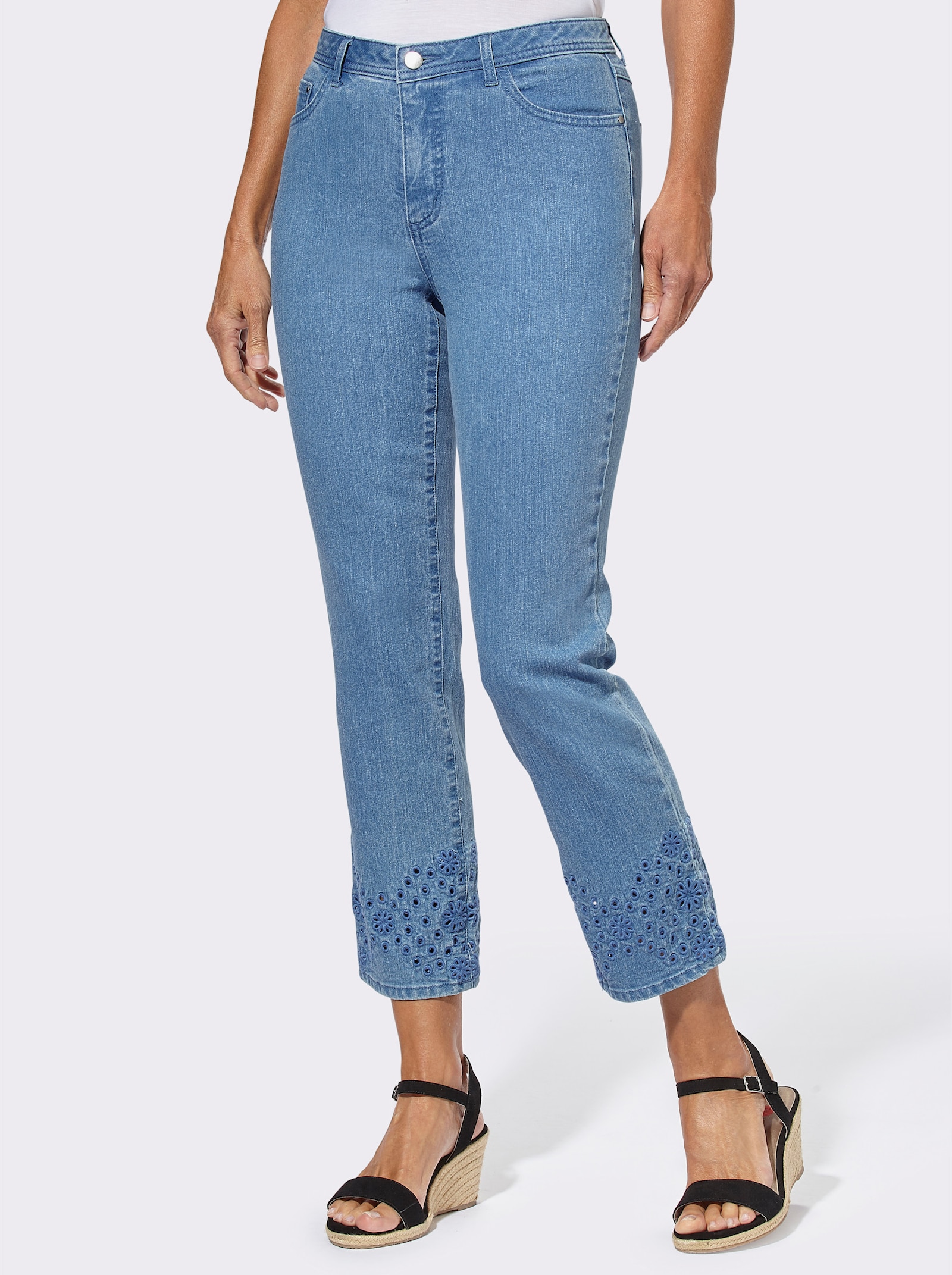 7/8-Jeans mit Lochstickerei am Saum - blue-bleached